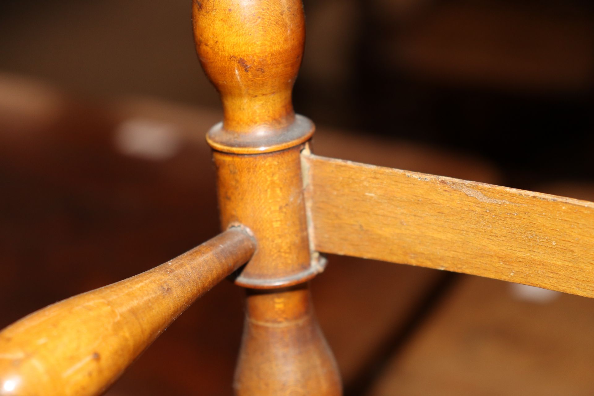 A Victorian walnut child's chair - Image 6 of 14