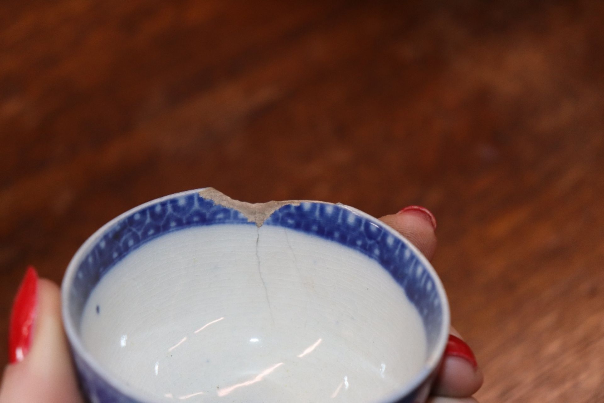 A late 18th Century Worcester blue and white bowl decorated ho ho birds underglaze blue crescent - Image 18 of 48