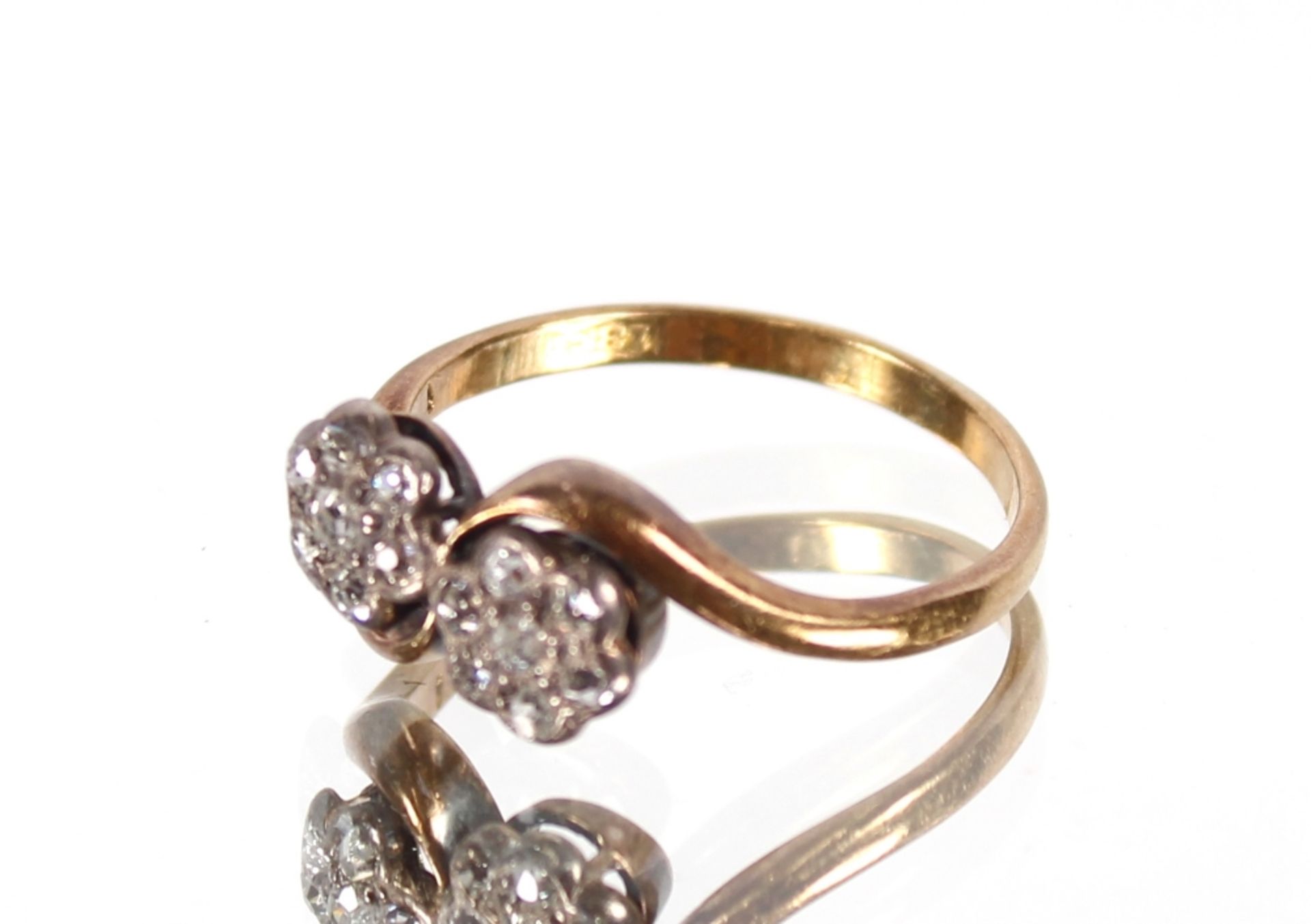 An 18ct gold and diamond cross over ring, 2.5gms, - Image 3 of 5