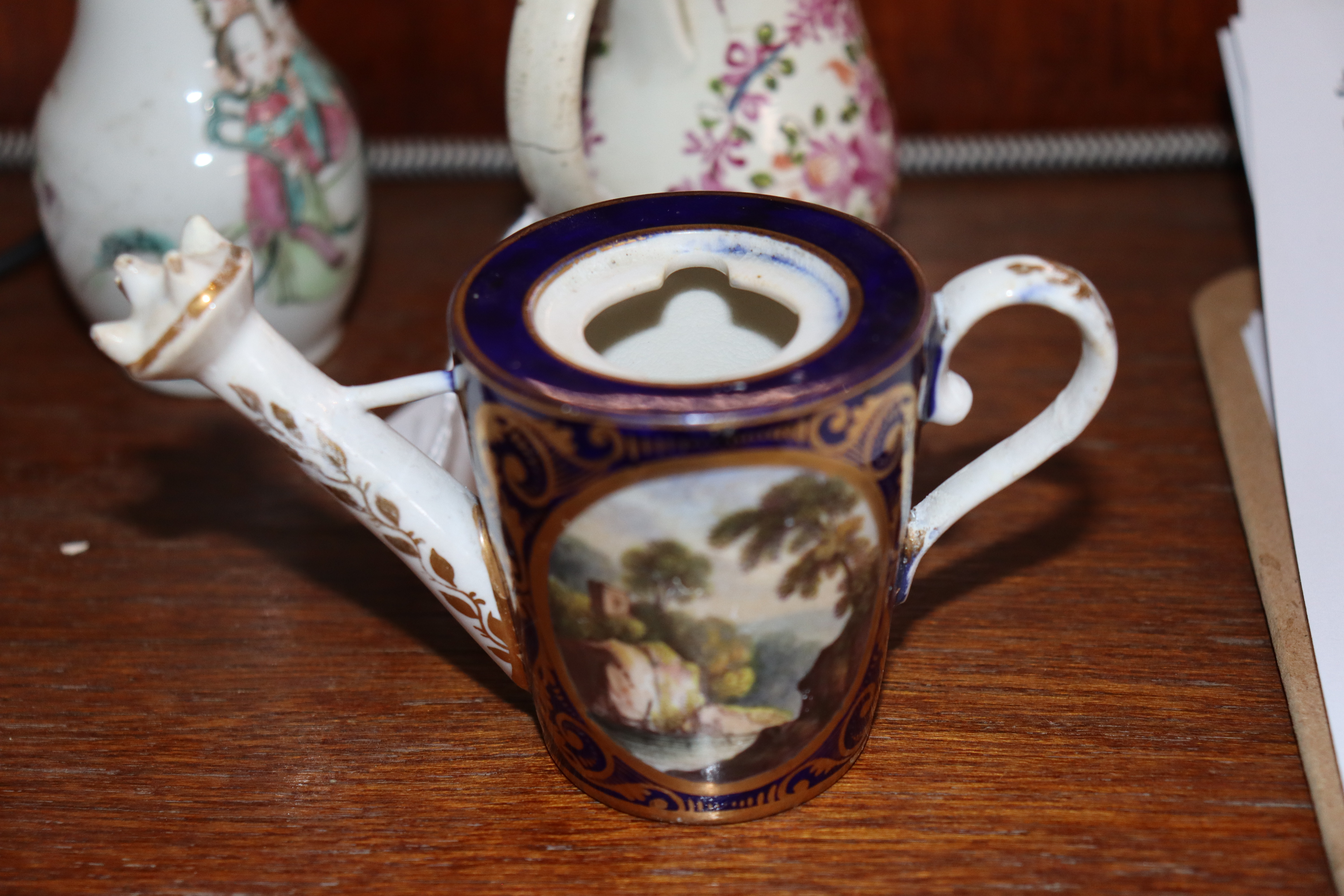An early English porcelain coffee can, decorated in the Chinese manner; an 18th Century porcelain - Bild 47 aus 52