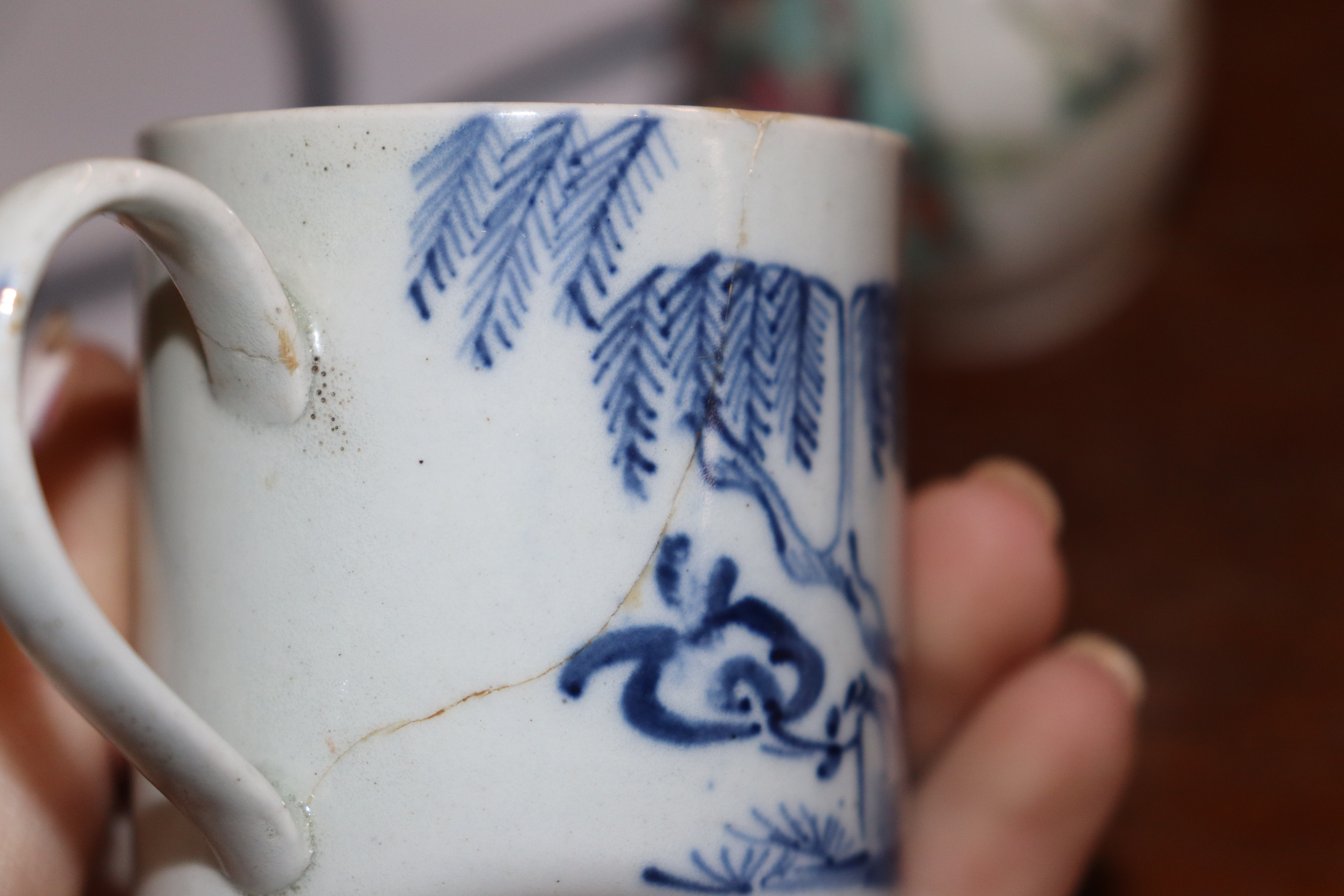 An early English porcelain coffee can, decorated in the Chinese manner; an 18th Century porcelain - Bild 20 aus 52