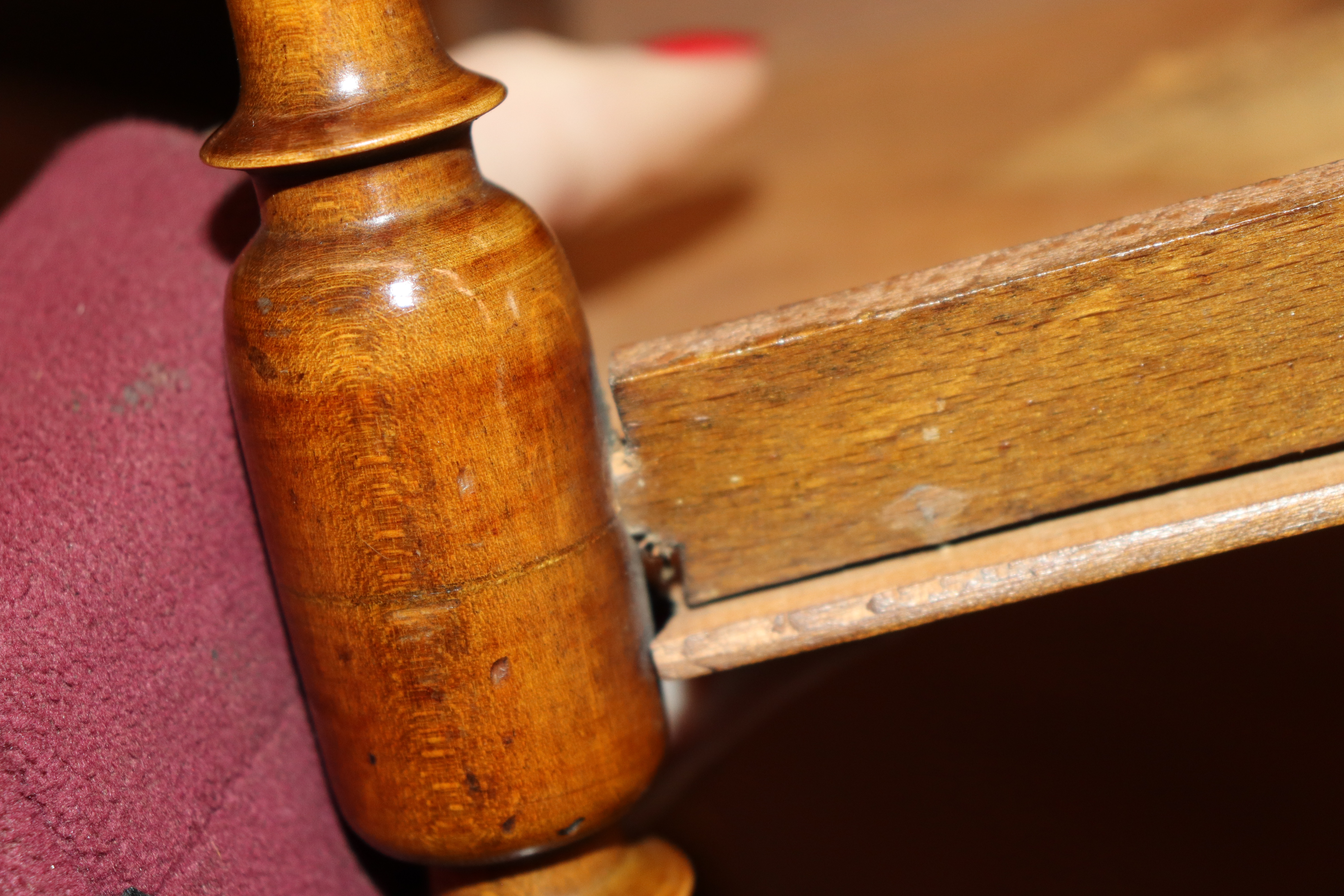 A Victorian walnut child's chair - Image 12 of 14