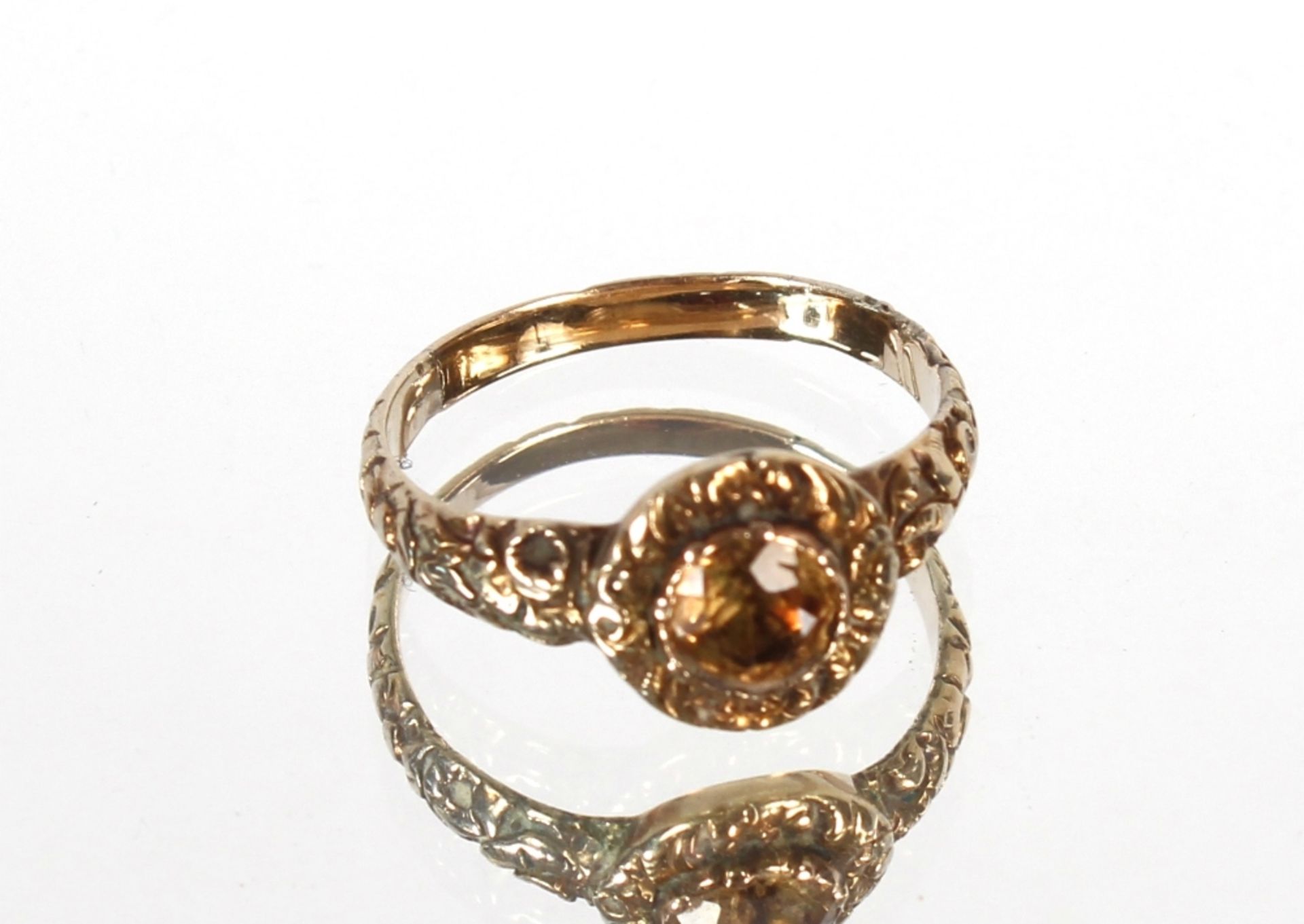 A Victorian gold and citrine set dress ring AF, 2.1gms. Size L/M See further images on the online - Image 2 of 25