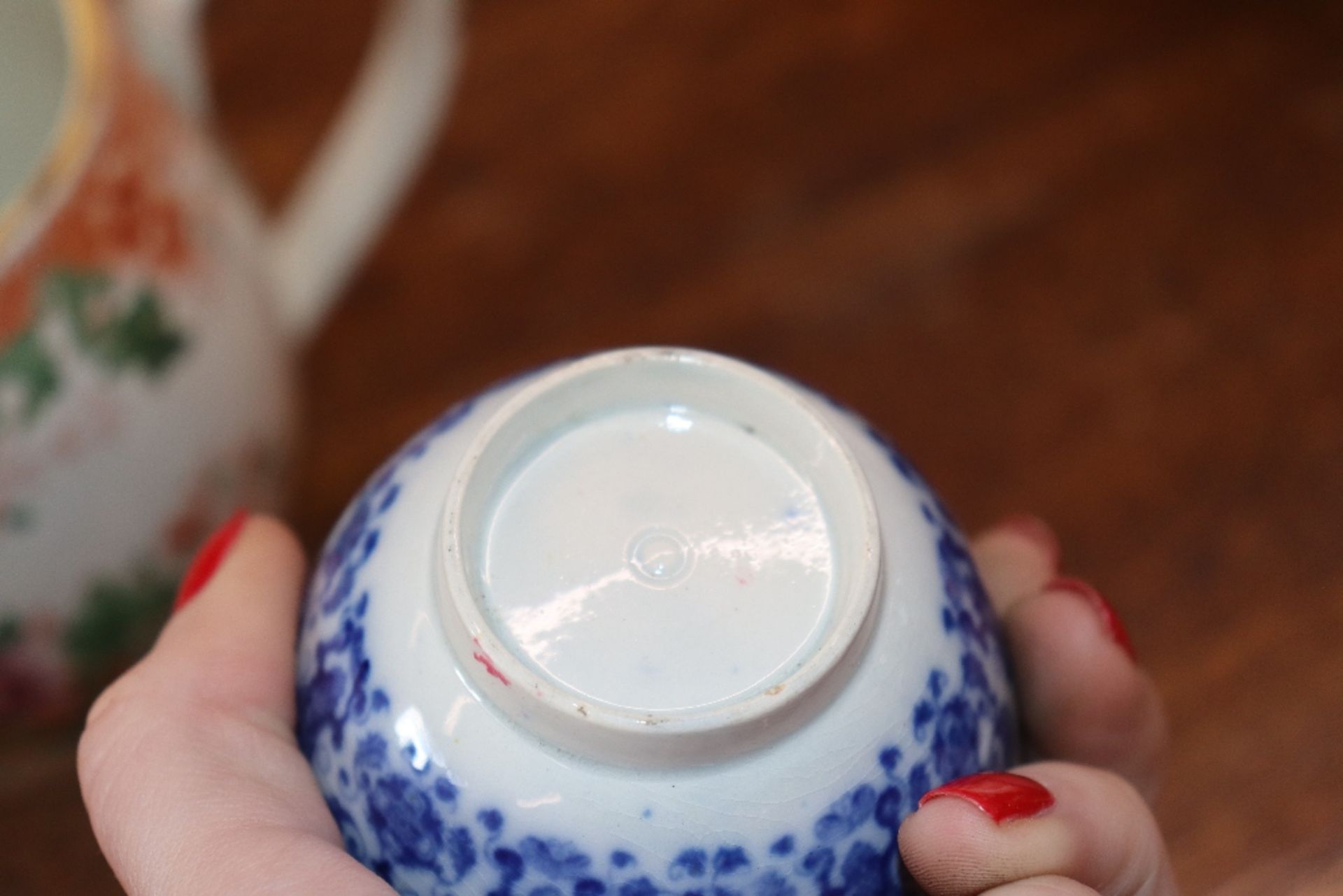 A late 18th Century Worcester blue and white bowl decorated ho ho birds underglaze blue crescent - Image 20 of 48