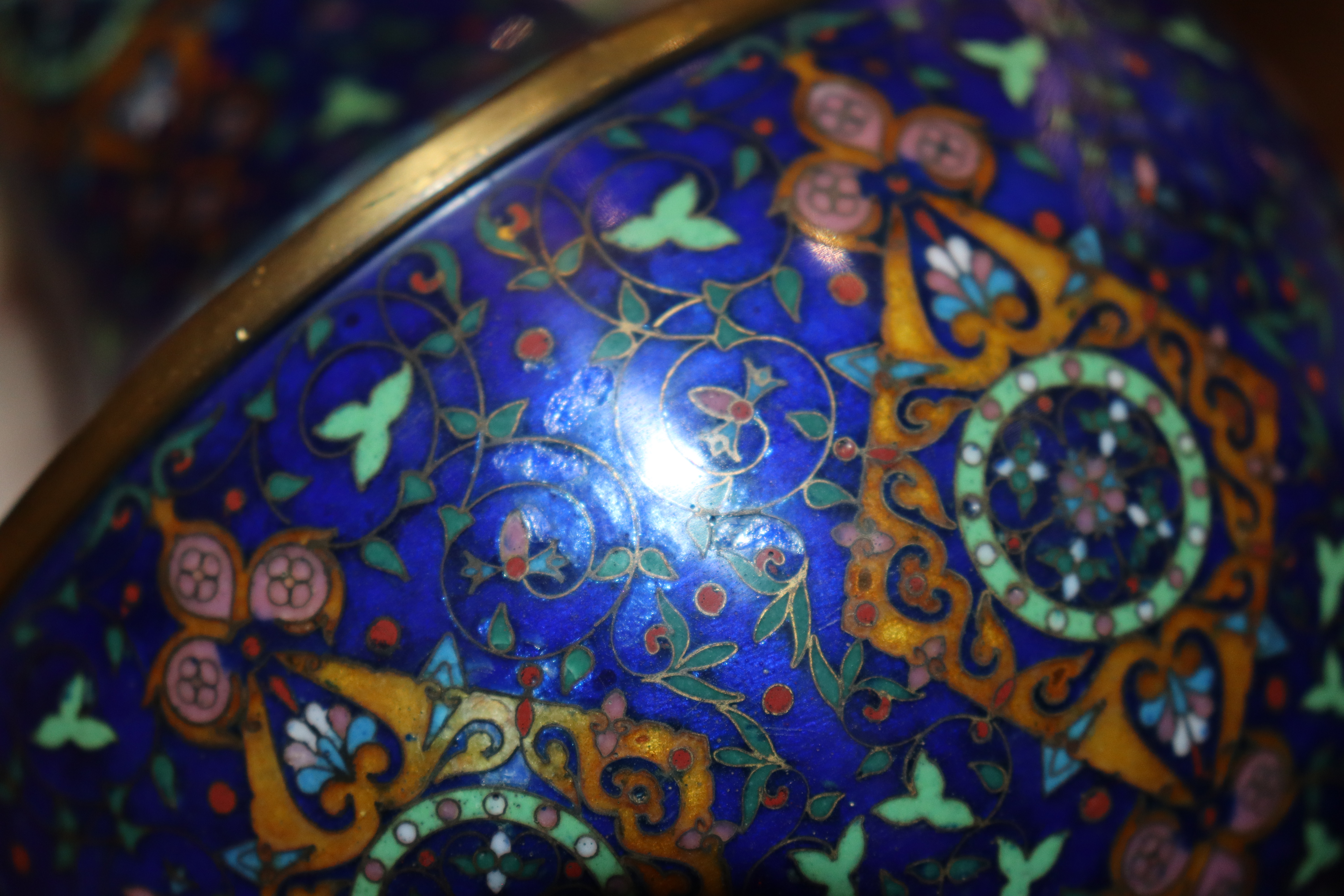 A Chinese cloisonné baluster vase, having floral decoration and symbol banded border on blue ground, - Bild 9 aus 12