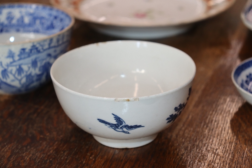 A late 18th Century Worcester blue and white bowl decorated ho ho birds underglaze blue crescent - Image 7 of 48