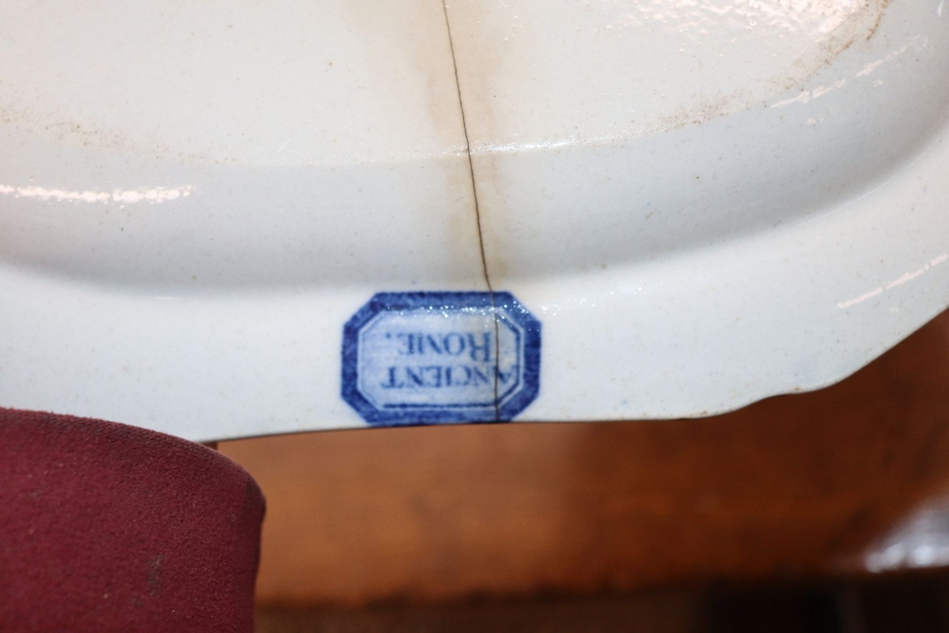 A late 18th Century Worcester blue and white bowl decorated ho ho birds underglaze blue crescent - Image 44 of 48