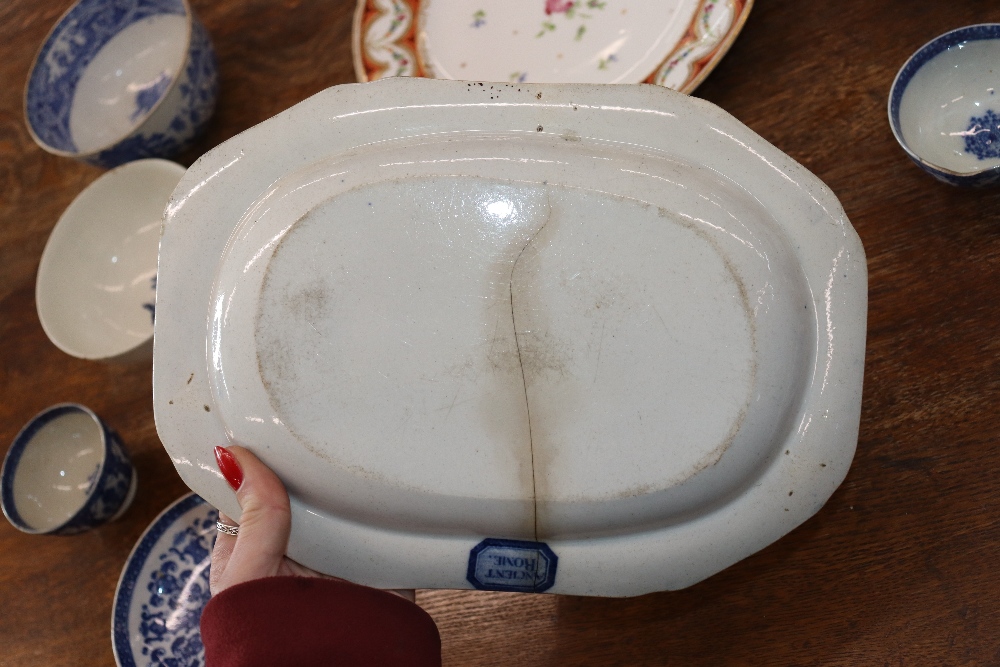 A late 18th Century Worcester blue and white bowl decorated ho ho birds underglaze blue crescent - Image 43 of 48