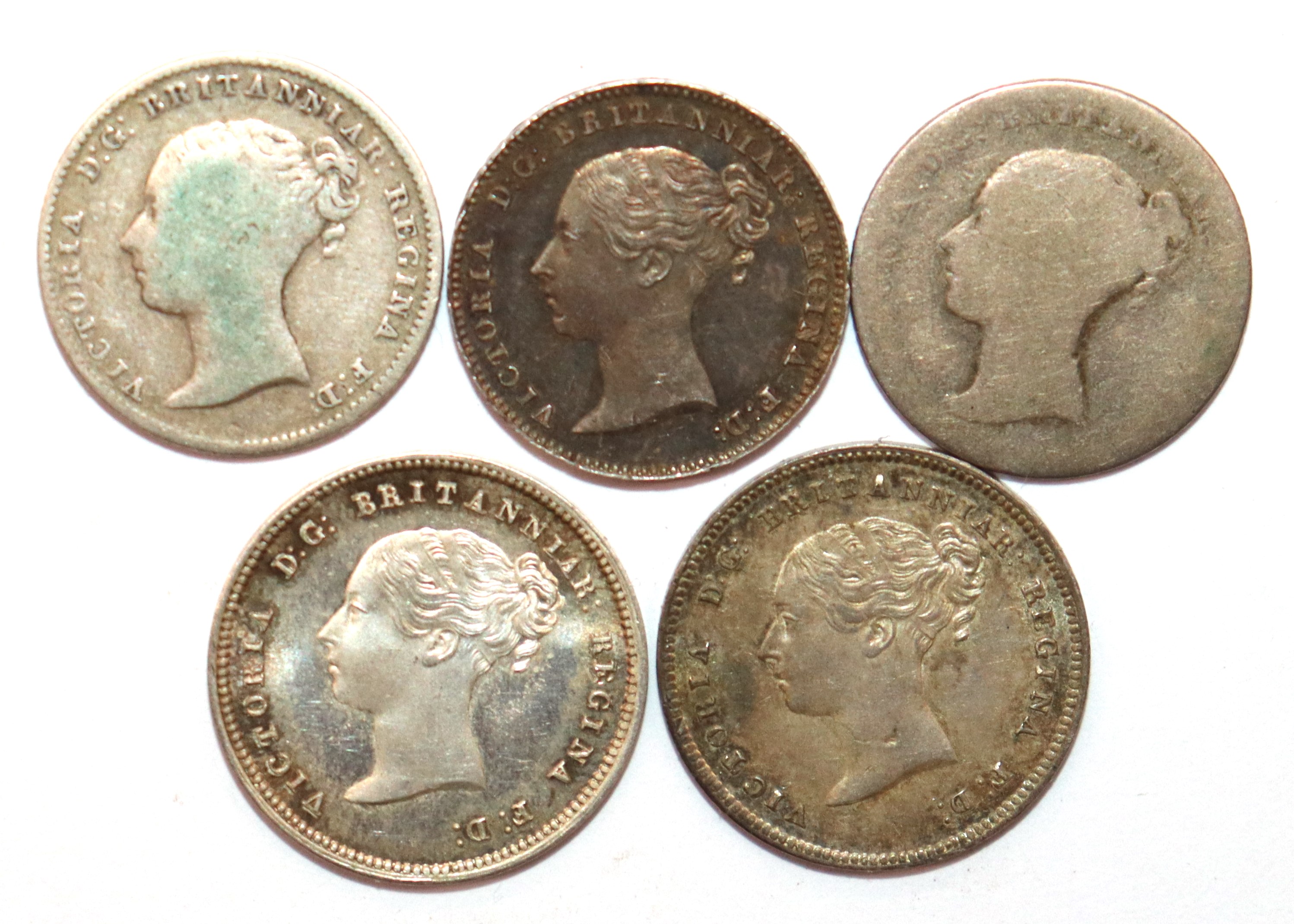 Five Victorian groats, including two Maundy fourpence pieces - Bild 2 aus 3