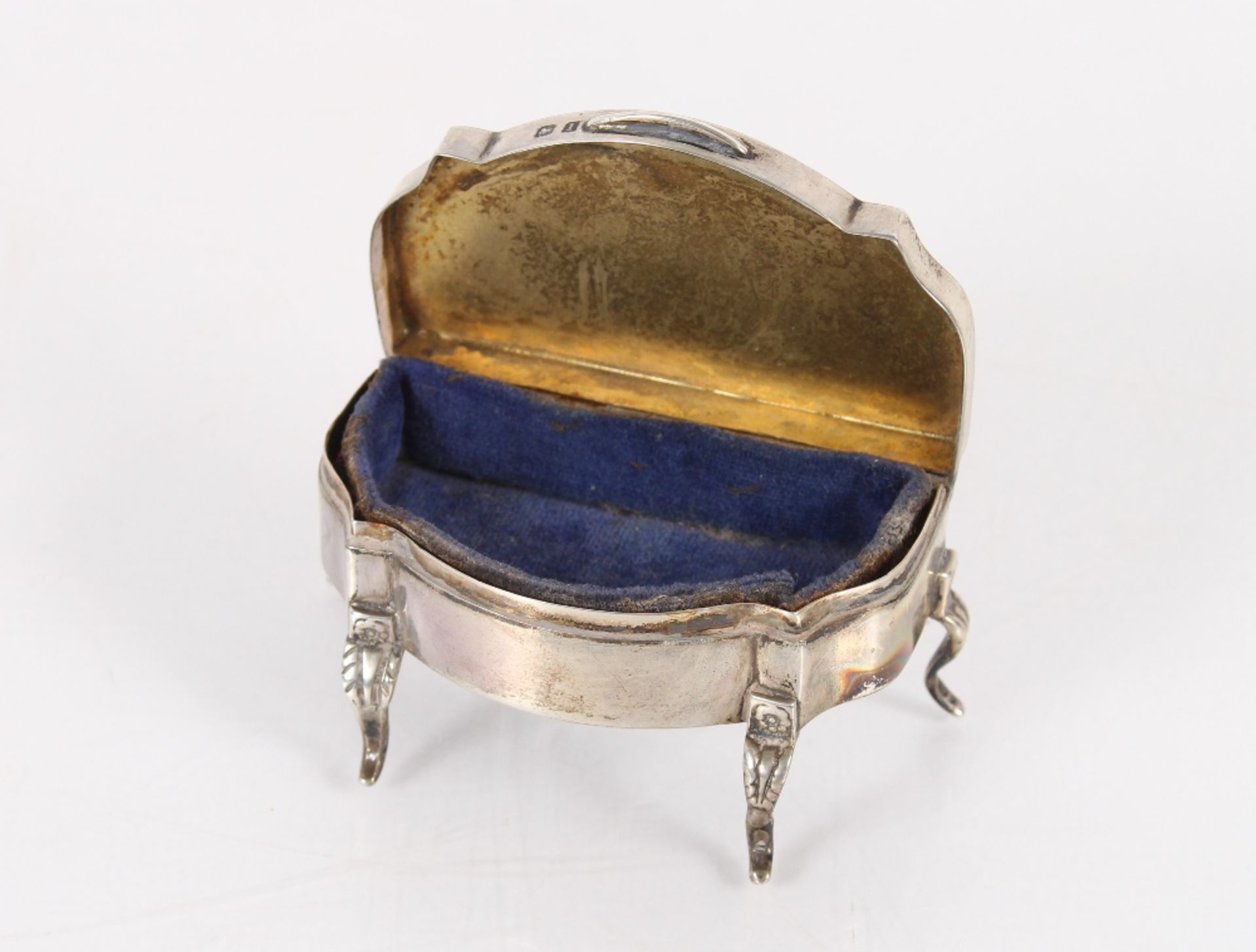 A small silver trinket box in the form of a miniature cabinet with hinged top, Birmingham 1910 - Image 2 of 2