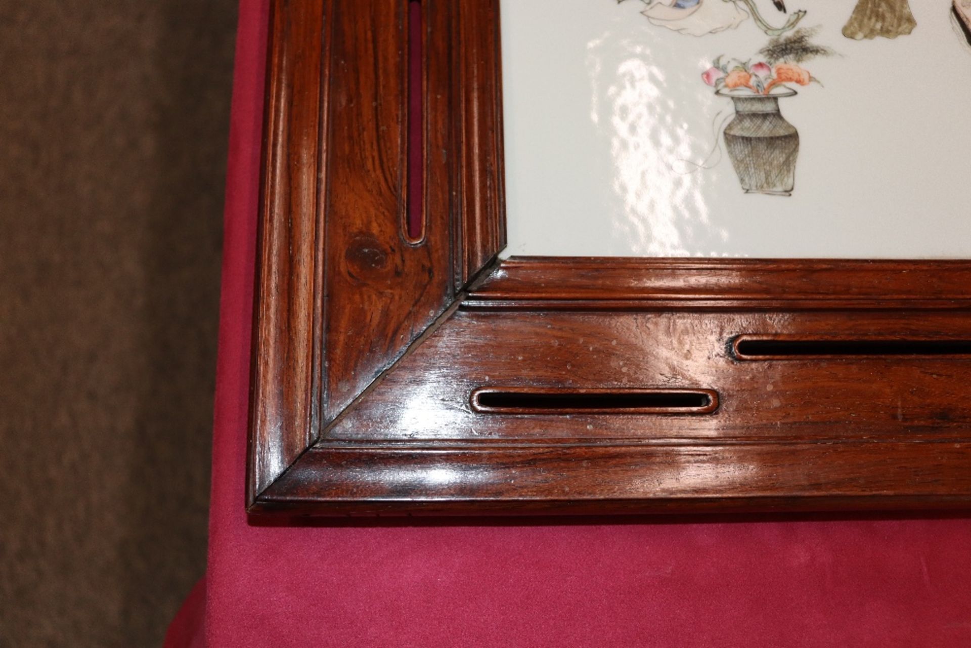 A Chinese hardwood and porcelain table screen, circa 1900, the porcelain panel approx. 39cm x 25.5cm - Image 5 of 26