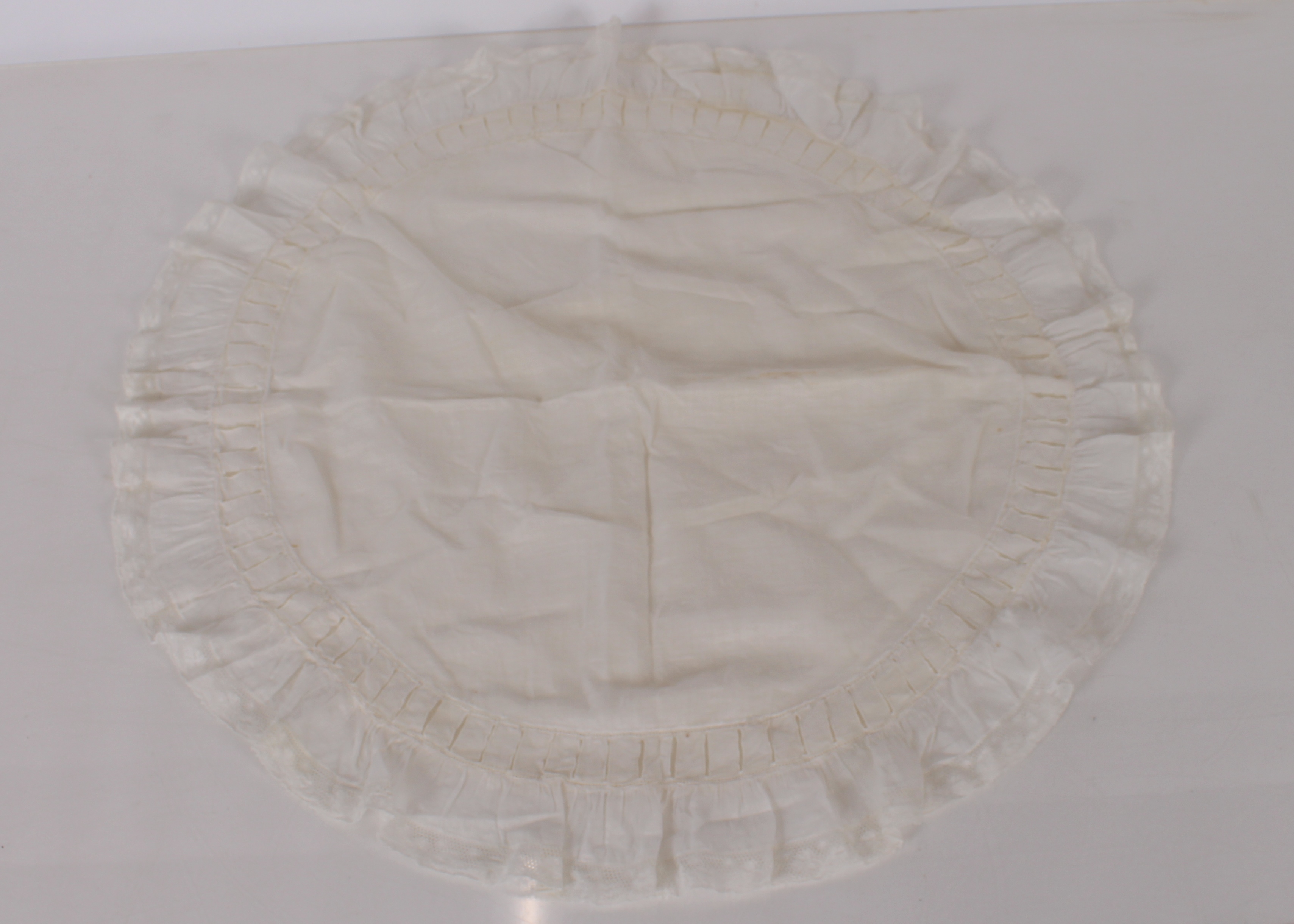 A linen shirt with attached label stating "A George IV shirt when Prince of Wales"; other lace - Image 4 of 5
