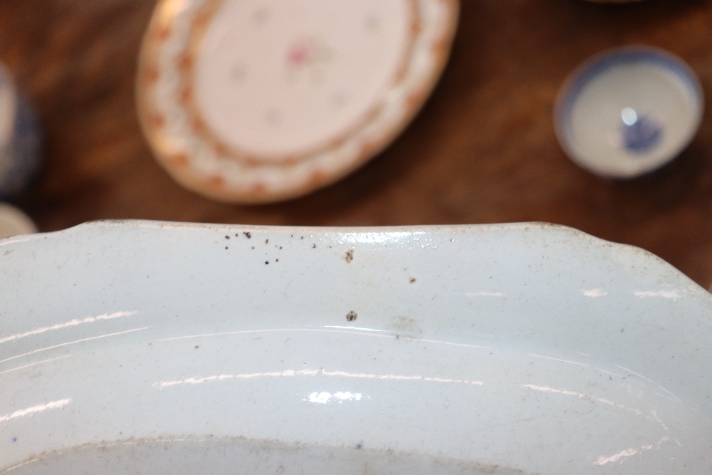 A late 18th Century Worcester blue and white bowl decorated ho ho birds underglaze blue crescent - Image 45 of 48