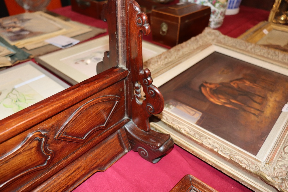 A Chinese hardwood and porcelain table screen, circa 1900, the porcelain panel approx. 39cm x 25.5cm - Image 21 of 26