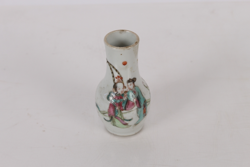 An early English porcelain coffee can, decorated in the Chinese manner; an 18th Century porcelain - Bild 15 aus 52