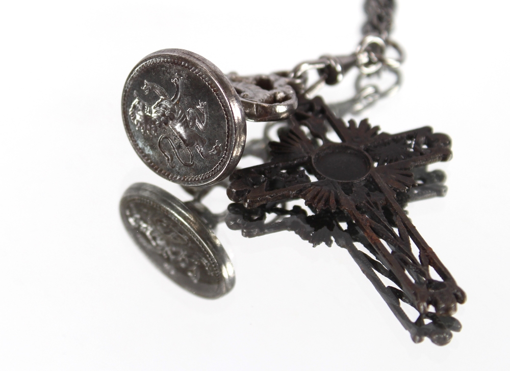 A cut steel watch chain with seal - Bild 2 aus 2