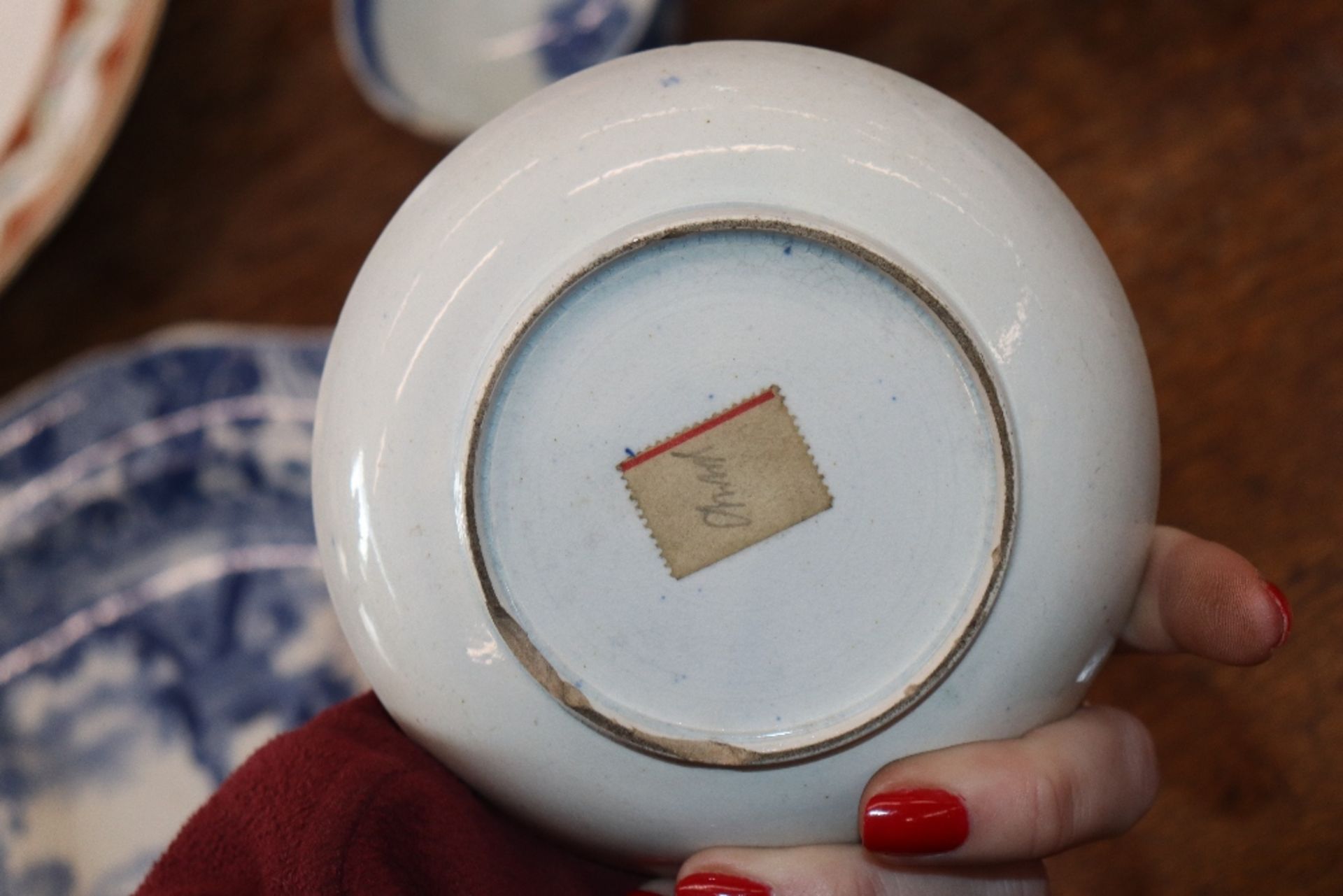 A late 18th Century Worcester blue and white bowl decorated ho ho birds underglaze blue crescent - Image 24 of 48