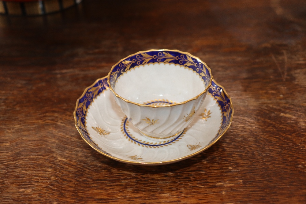 A late 18th Century Worcester blue and white bowl decorated ho ho birds underglaze blue crescent - Image 46 of 48