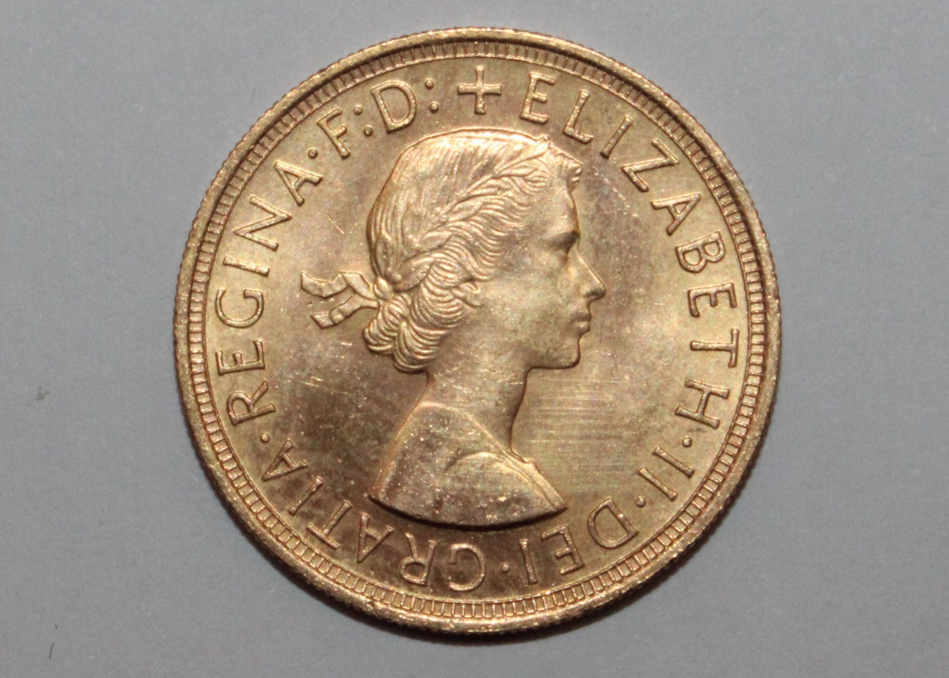 A Queen Elizabeth II gold Sovereign 1957 - Image 2 of 3