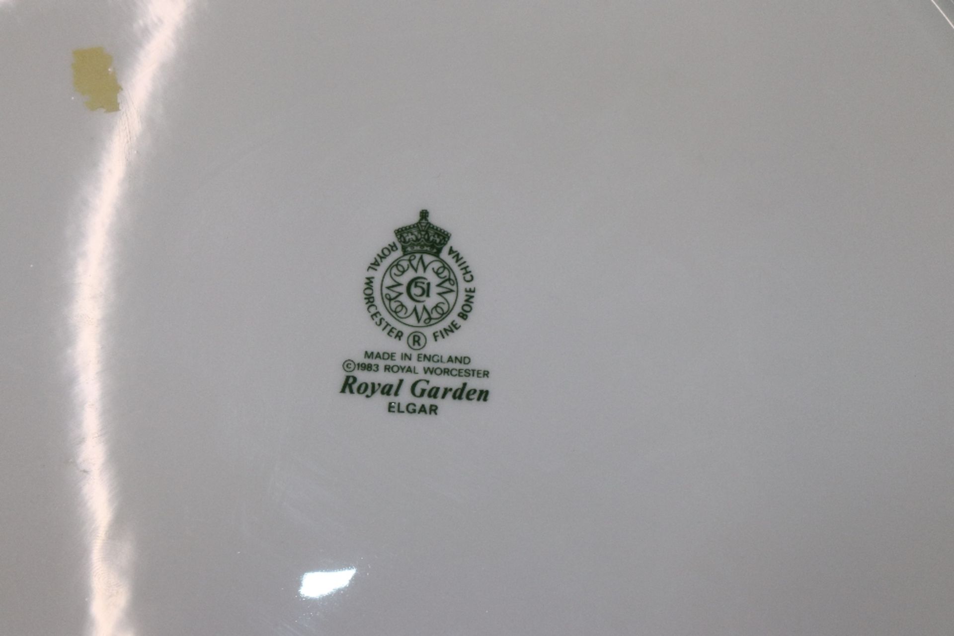 A Royal Worcester "Royal Garden" pattern tea / dinner service - Image 13 of 13