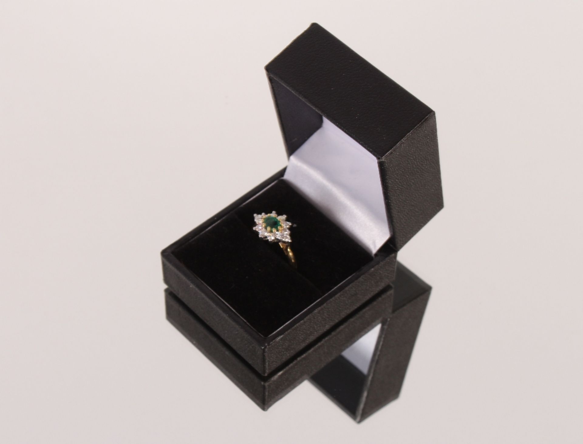 A diamond and emerald cluster ring, in 18ct gold mount, 3.4gms - Image 2 of 4