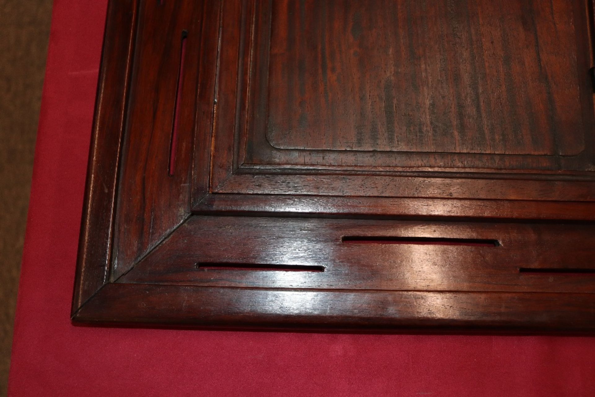 A Chinese hardwood and porcelain table screen, circa 1900, the porcelain panel approx. 39cm x 25.5cm - Image 18 of 26