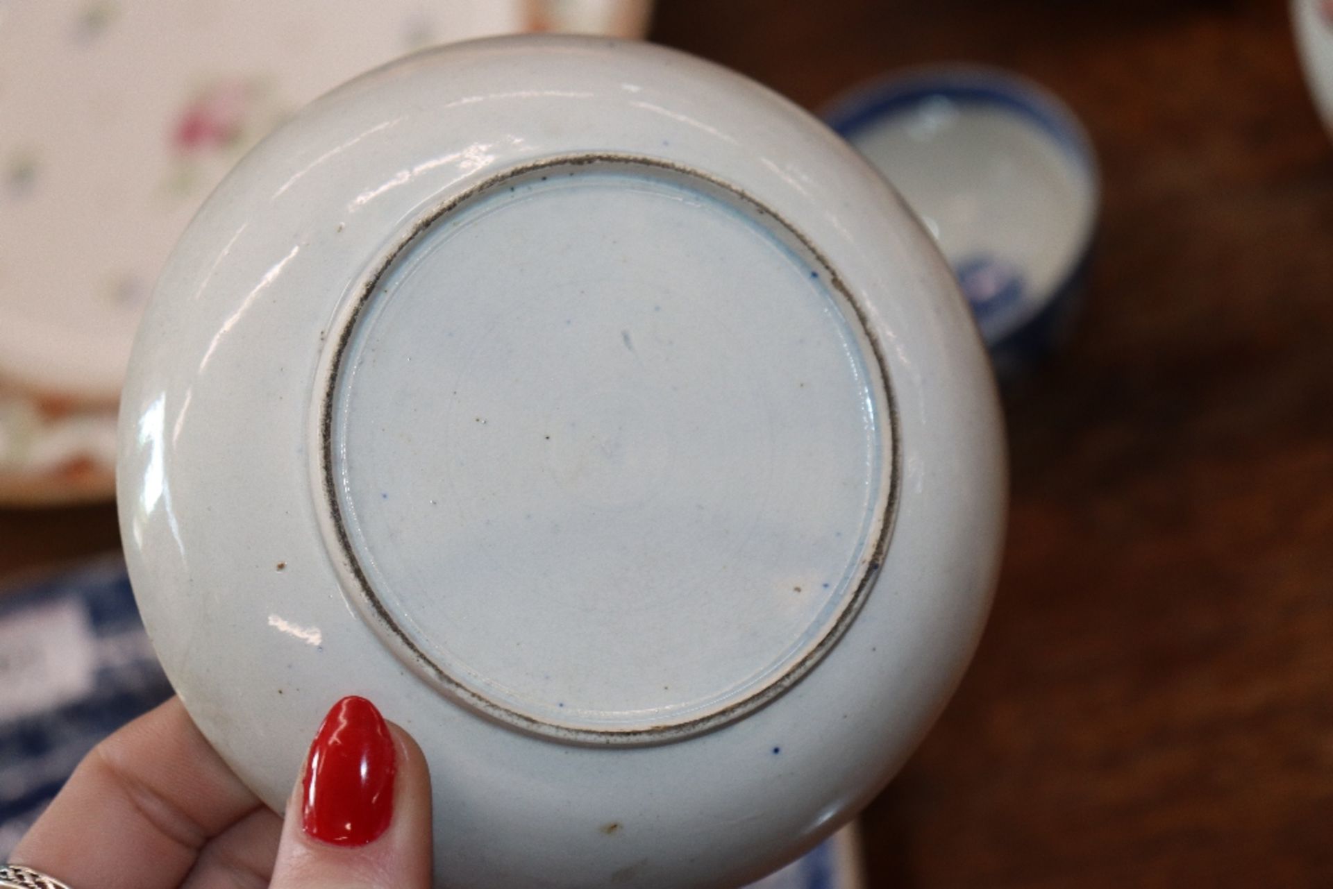 A late 18th Century Worcester blue and white bowl decorated ho ho birds underglaze blue crescent - Image 28 of 48