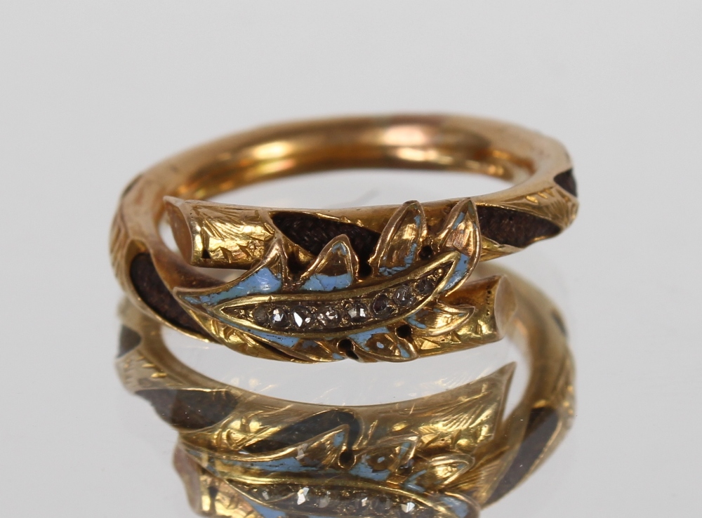 A Victorian gold and diamond set hair ring, size M