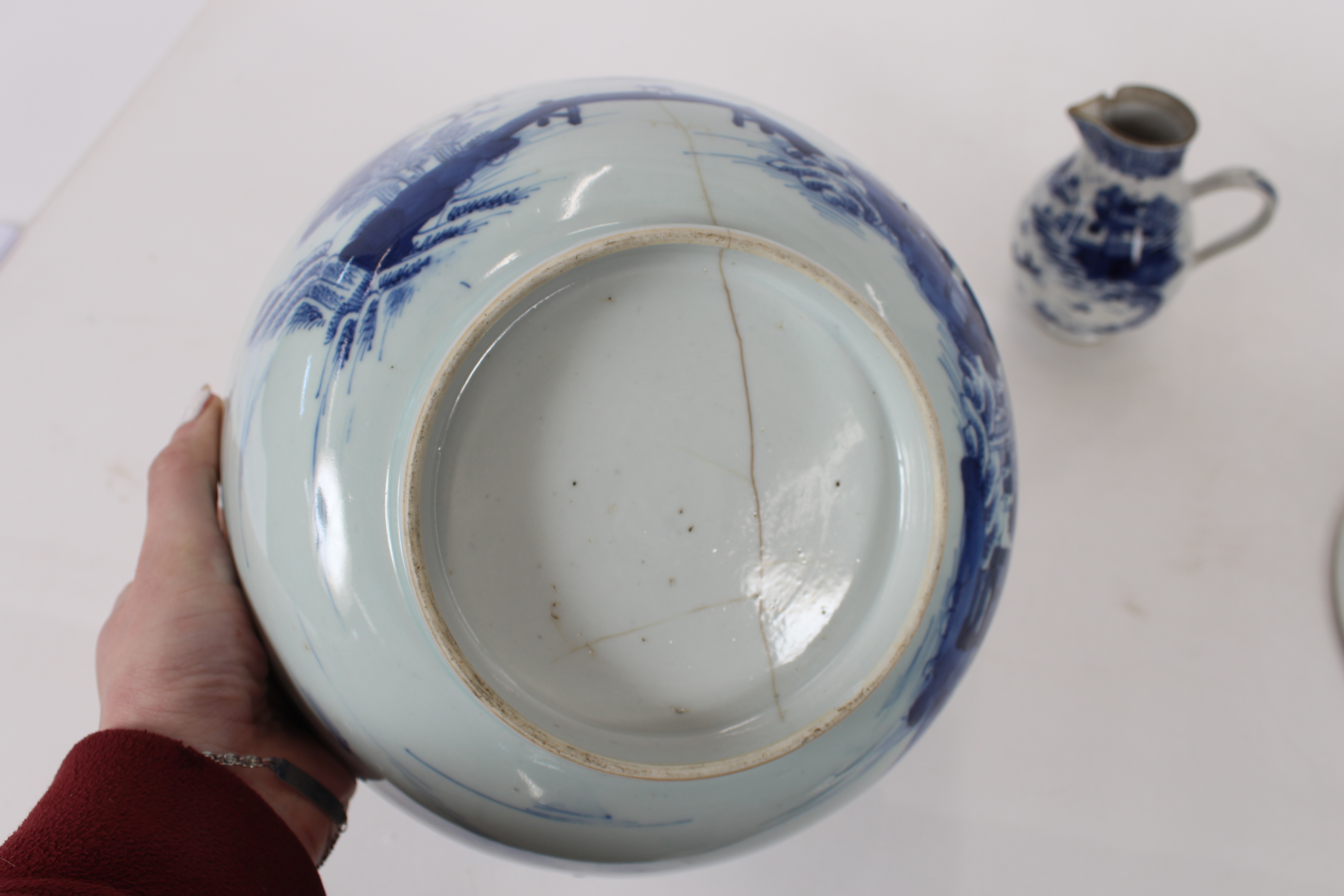 A Chinese Imari pattern shallow dish, 25cm dia.; a Chinese blue and white bowl decorated pagodas and - Image 4 of 26