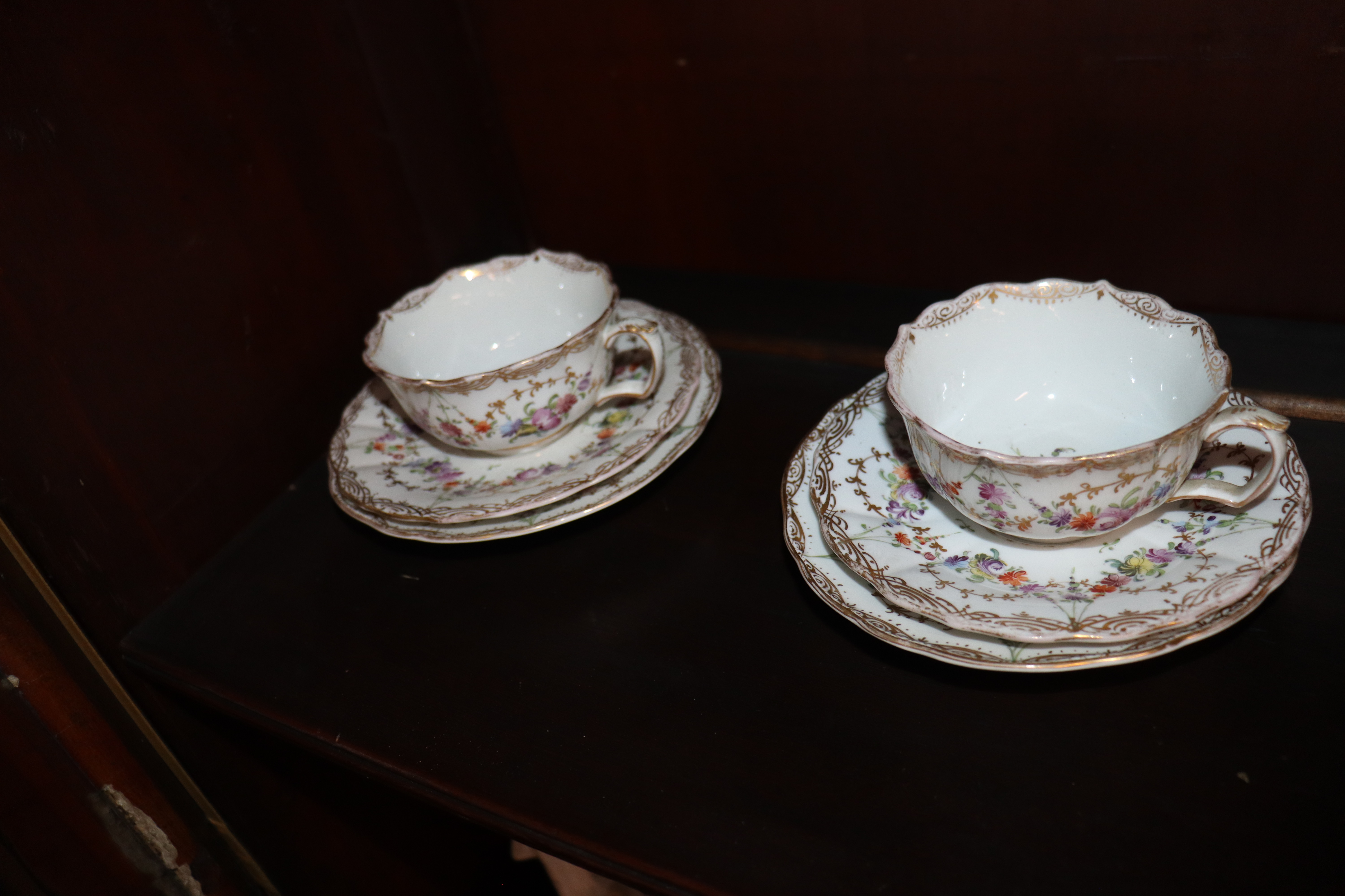 A Meissen part tea set, having painted foliate sprays heightened in gilt within shaped borders, - Bild 6 aus 9