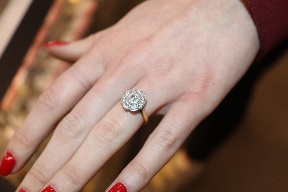 A Victorian diamond daisy shaped cluster ring, 18ct gold, 3.4gms, ring size L - Image 5 of 5