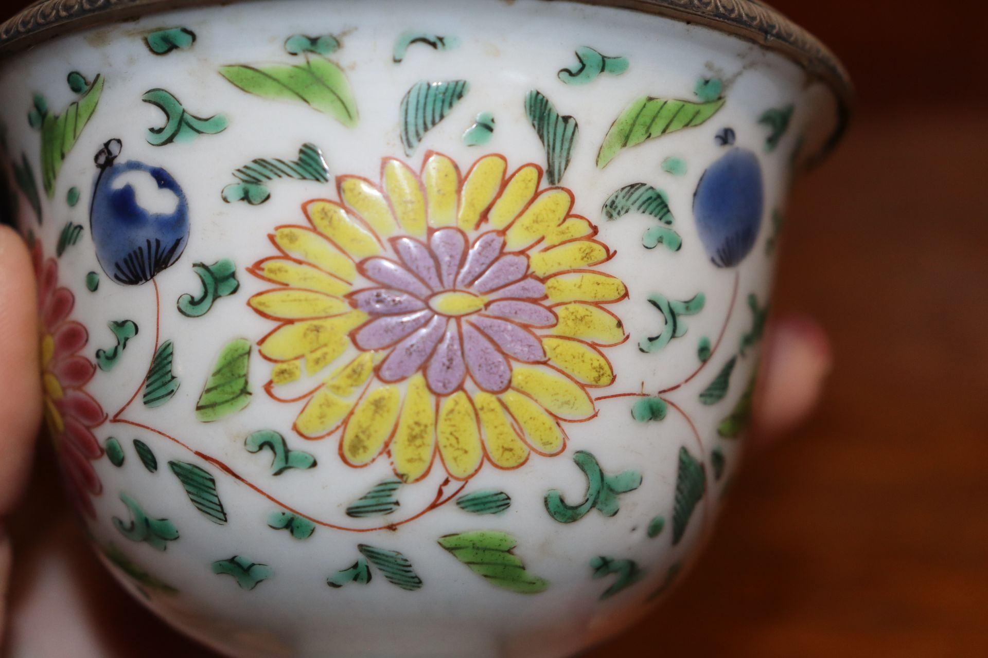 A rare and unusual 19th Century Chinese Canton incense pot, decorated with enamel decoration of - Image 16 of 23