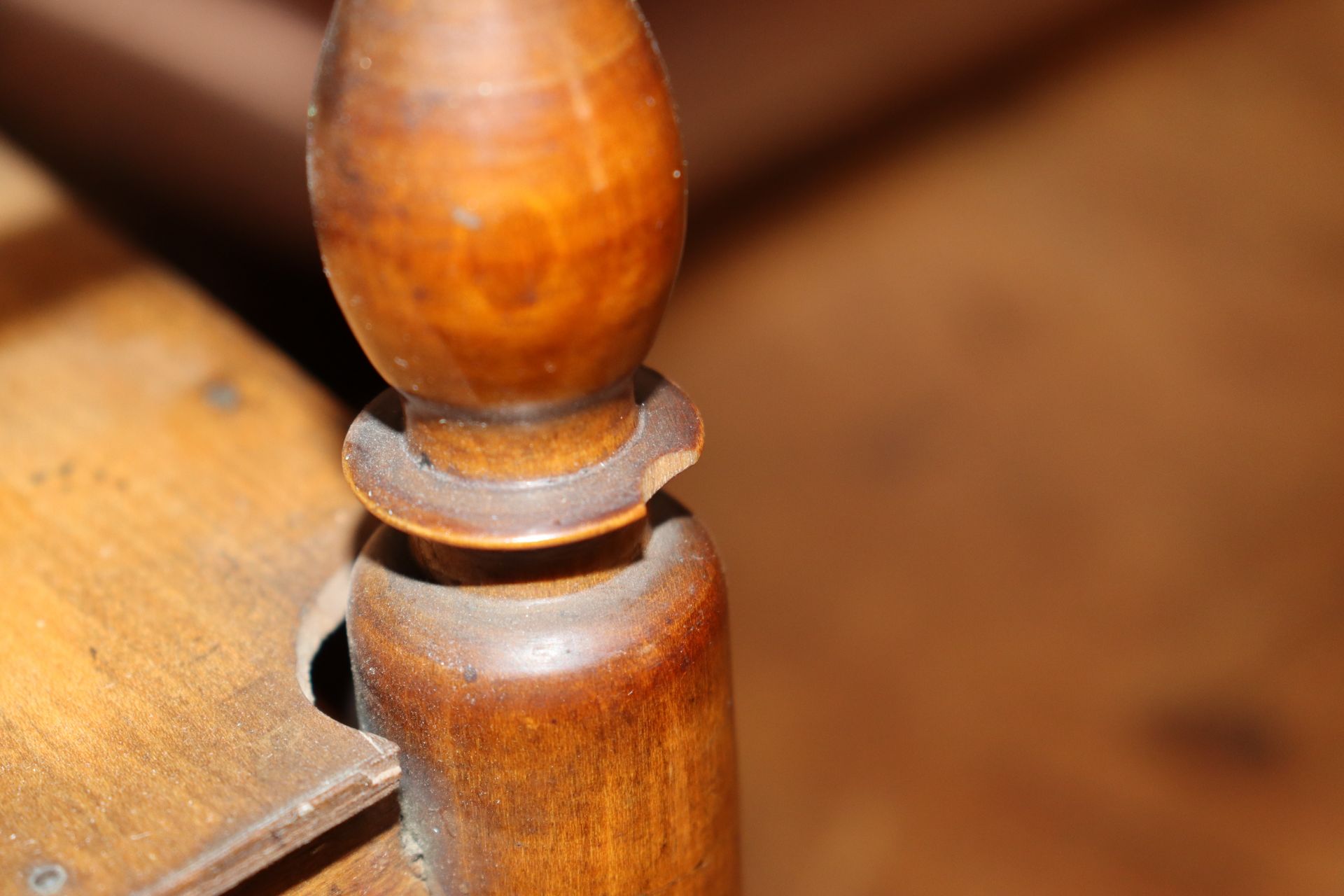 A Victorian walnut child's chair - Image 5 of 14