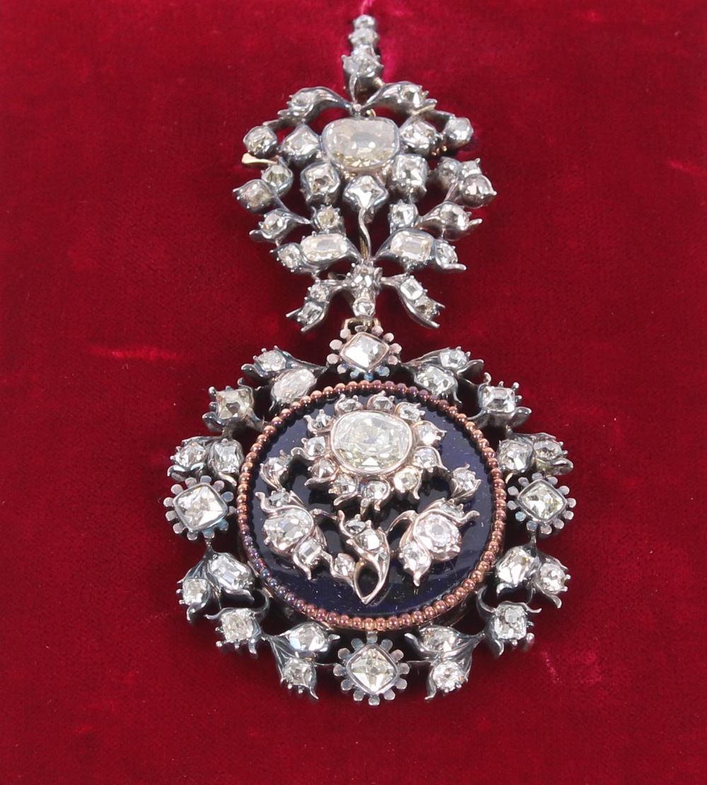 A yellow and white metal diamond set pendant / brooch, set with two approx. 1.25carat diamonds and - Image 4 of 26