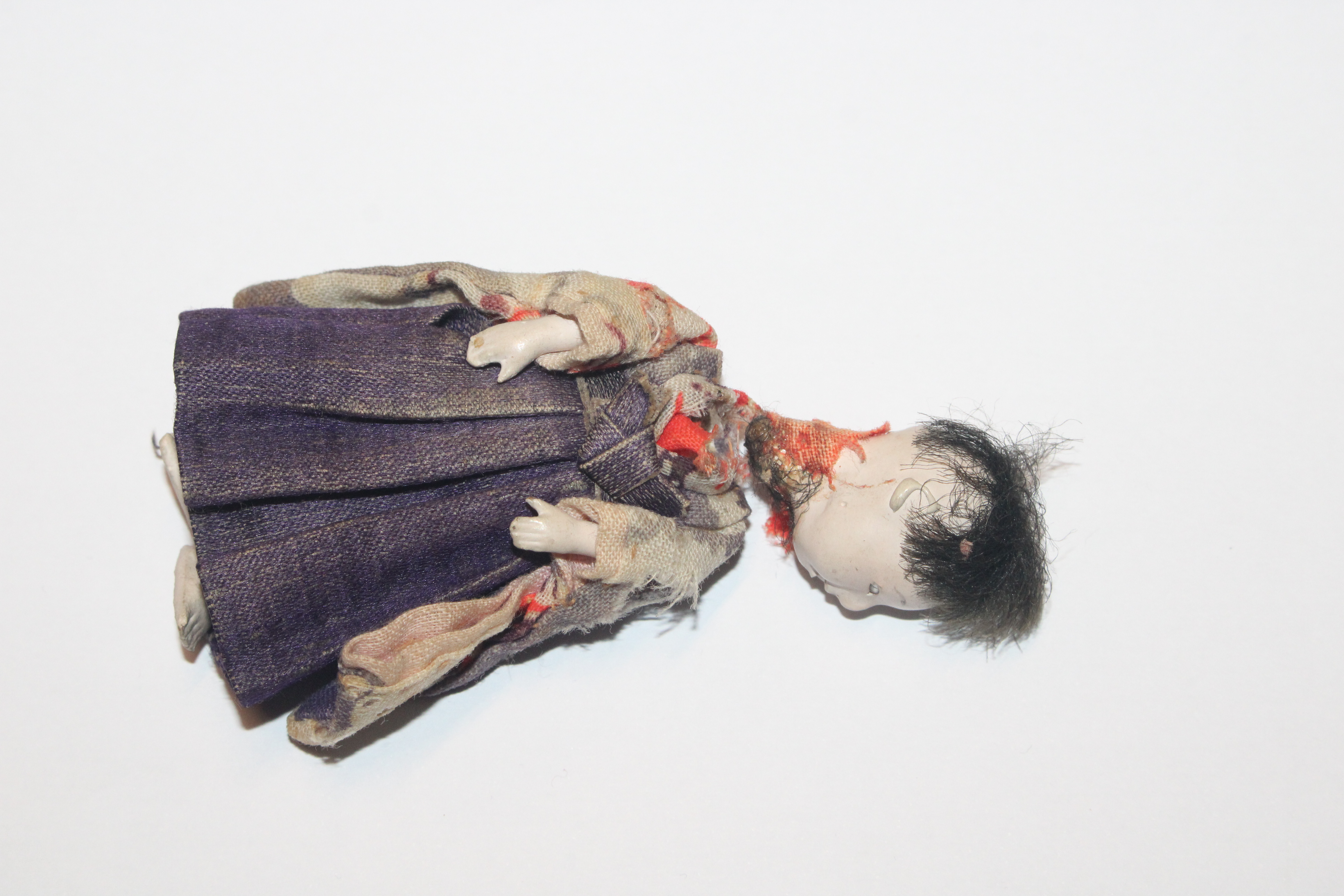 A collection of miniature porcelain and other dolls; miniature mice etc. - Image 8 of 57