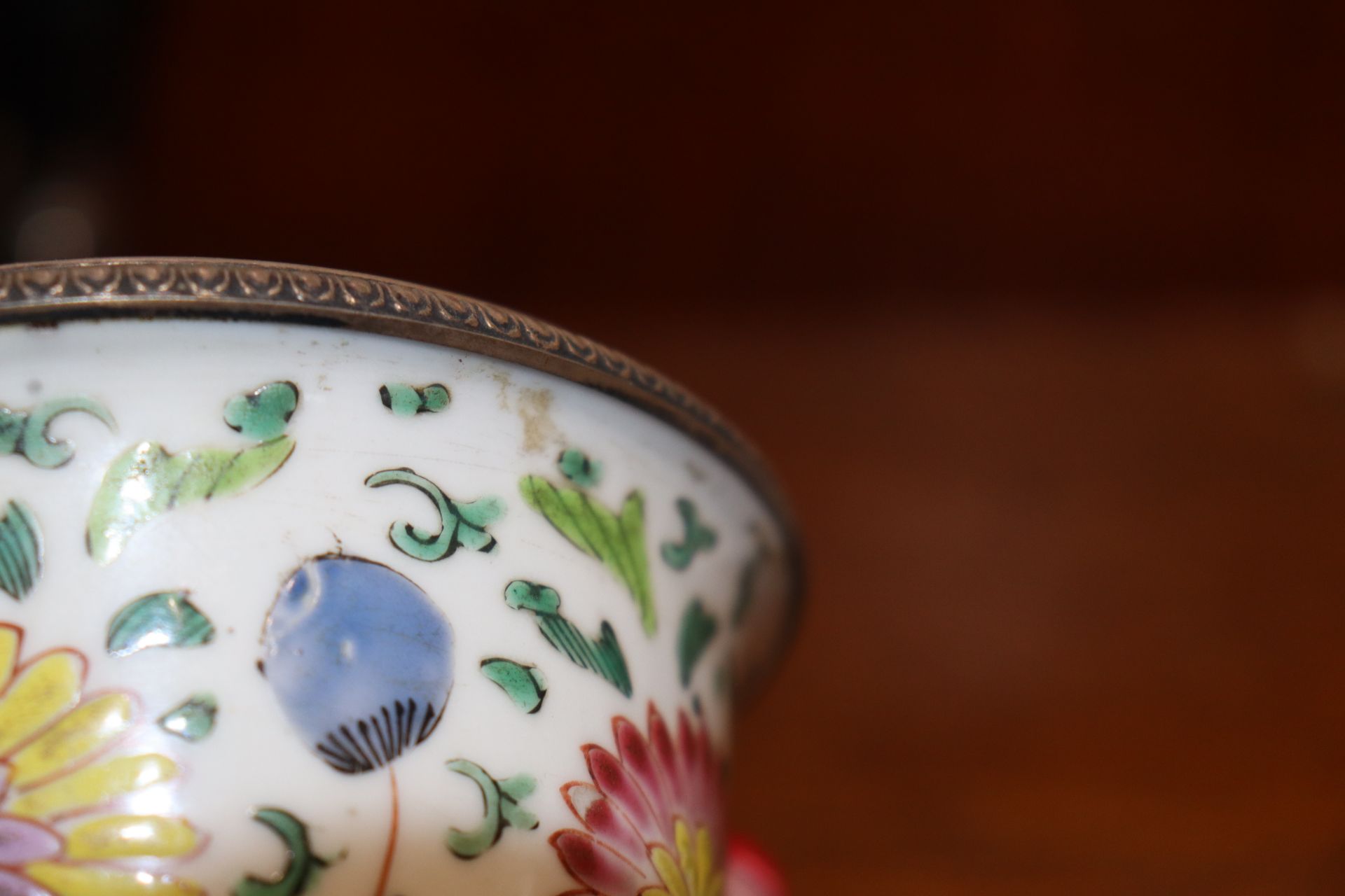 A rare and unusual 19th Century Chinese Canton incense pot, decorated with enamel decoration of - Image 23 of 23