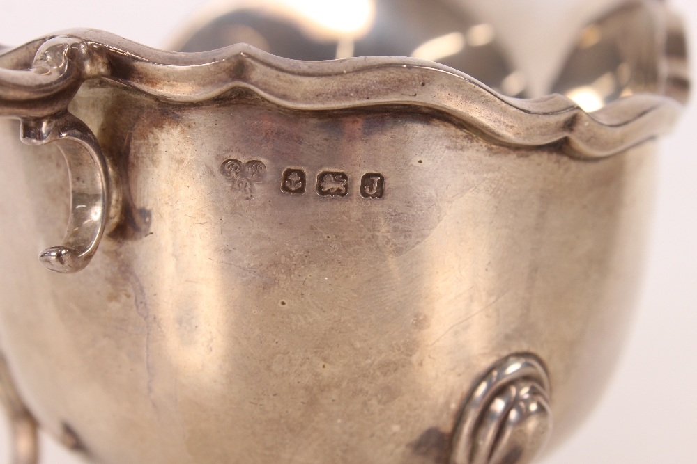 A silver sauce boat, Birmingham 1933, retailed by Harrods, having flying C scroll handle and - Bild 2 aus 2