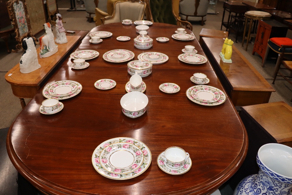 A Royal Worcester "Royal Garden" pattern tea / dinner service - Image 5 of 13
