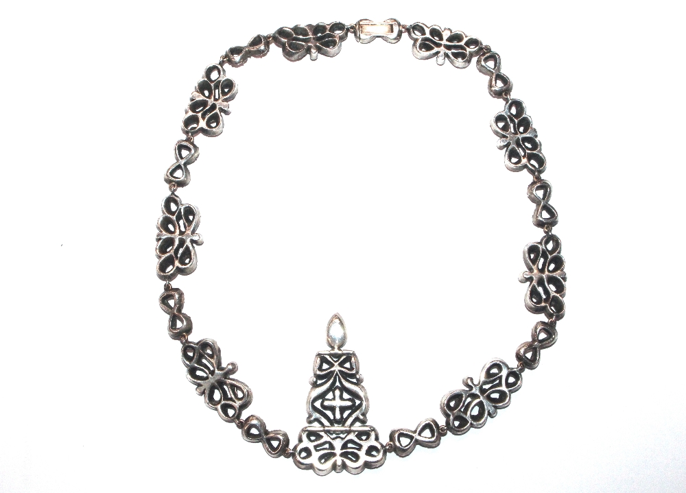 A heavy yellow and white metal mounted necklace, set with white stones, 77gms total weight in fitted - Image 13 of 18