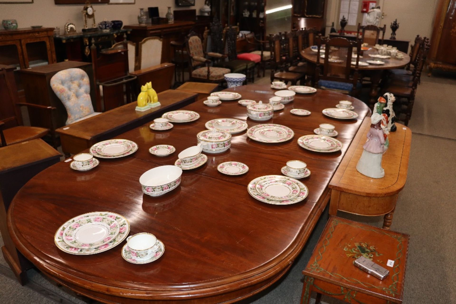 A Royal Worcester "Royal Garden" pattern tea / dinner service - Image 3 of 13