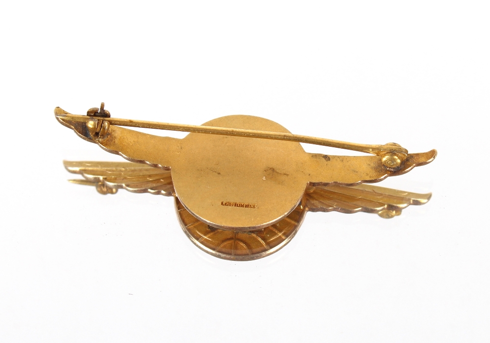 A rare and unusual 1960's / 70's Pan-Am Navigator Wings brooch, marked 10K, 9.6gms - Image 2 of 3