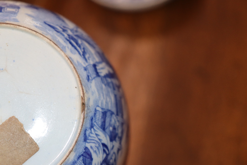 A late 18th Century Worcester blue and white bowl decorated ho ho birds underglaze blue crescent - Bild 6 aus 48