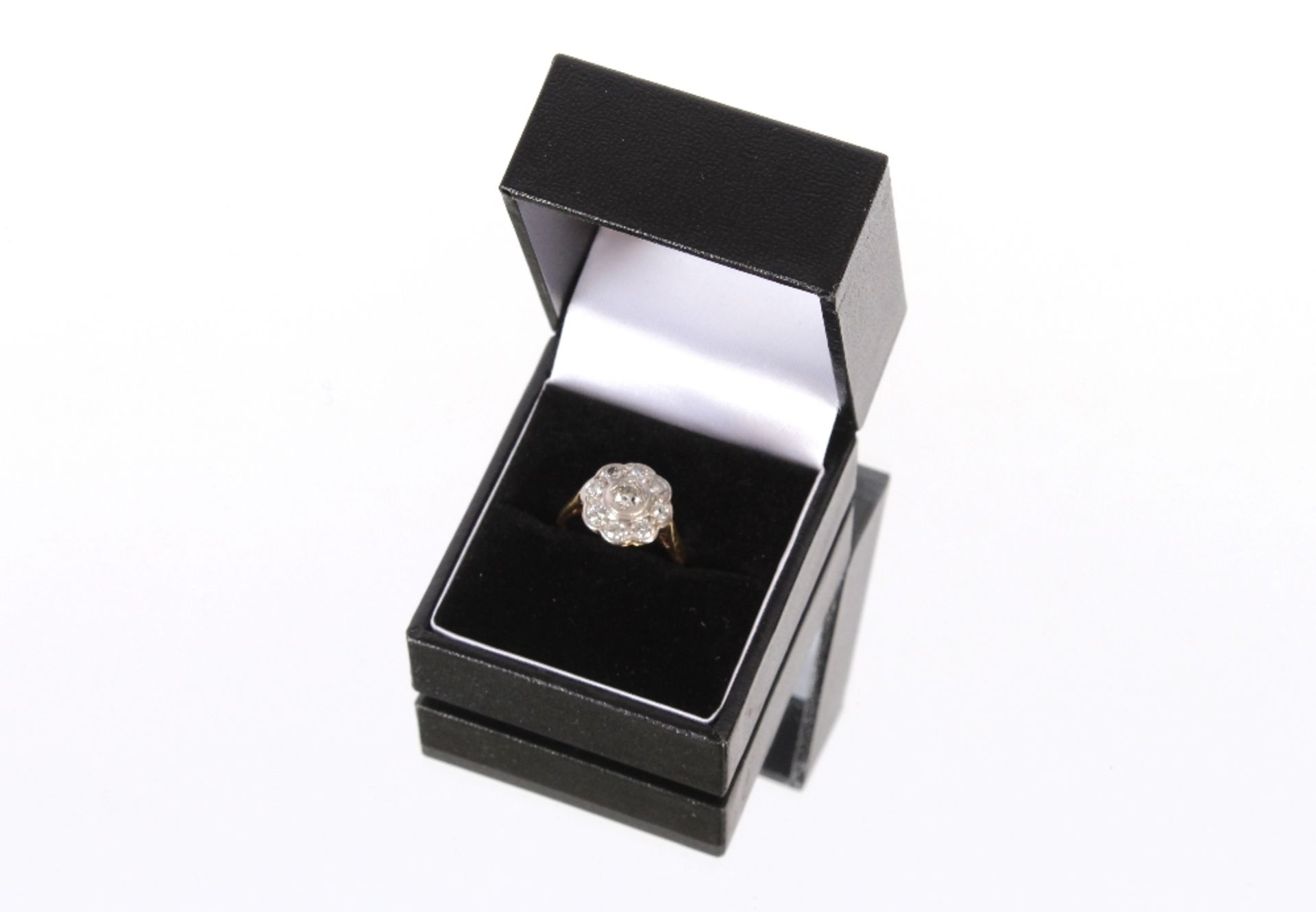 A Victorian diamond daisy shaped cluster ring, 18ct gold, 3.4gms, ring size L - Image 2 of 5