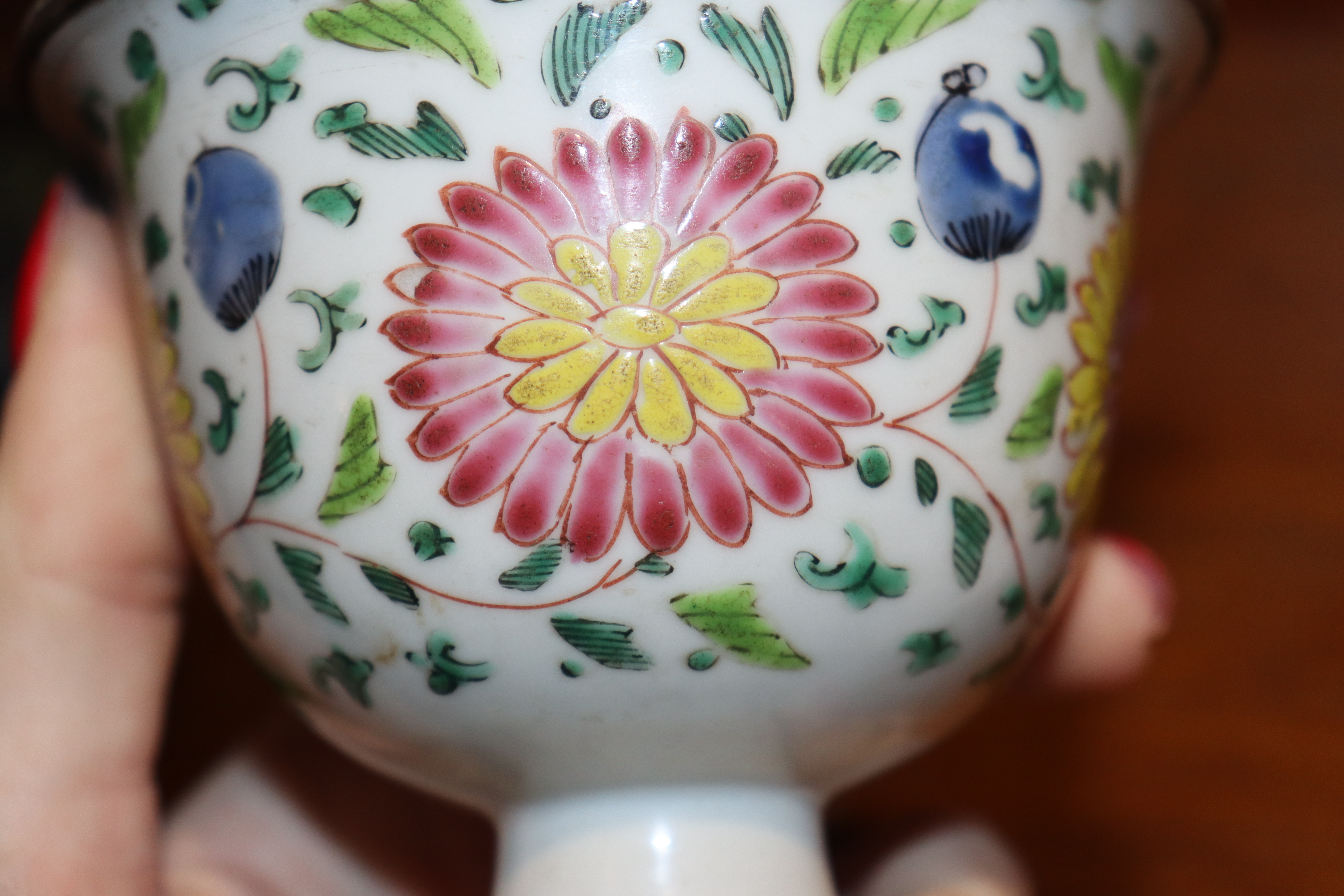A rare and unusual 19th Century Chinese Canton incense pot, decorated with enamel decoration of - Image 14 of 23