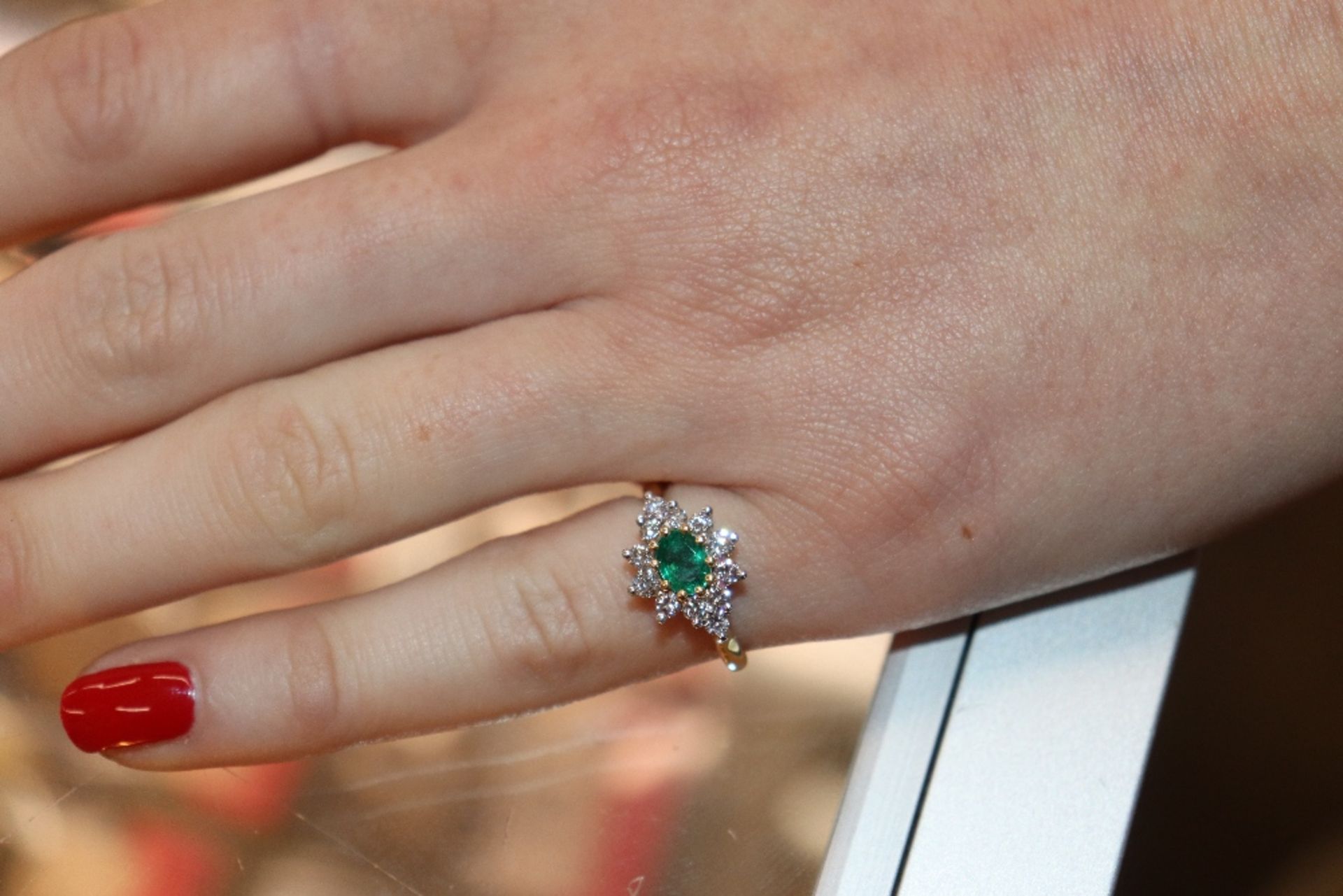 A diamond and emerald cluster ring, in 18ct gold mount, 3.4gms - Image 4 of 4
