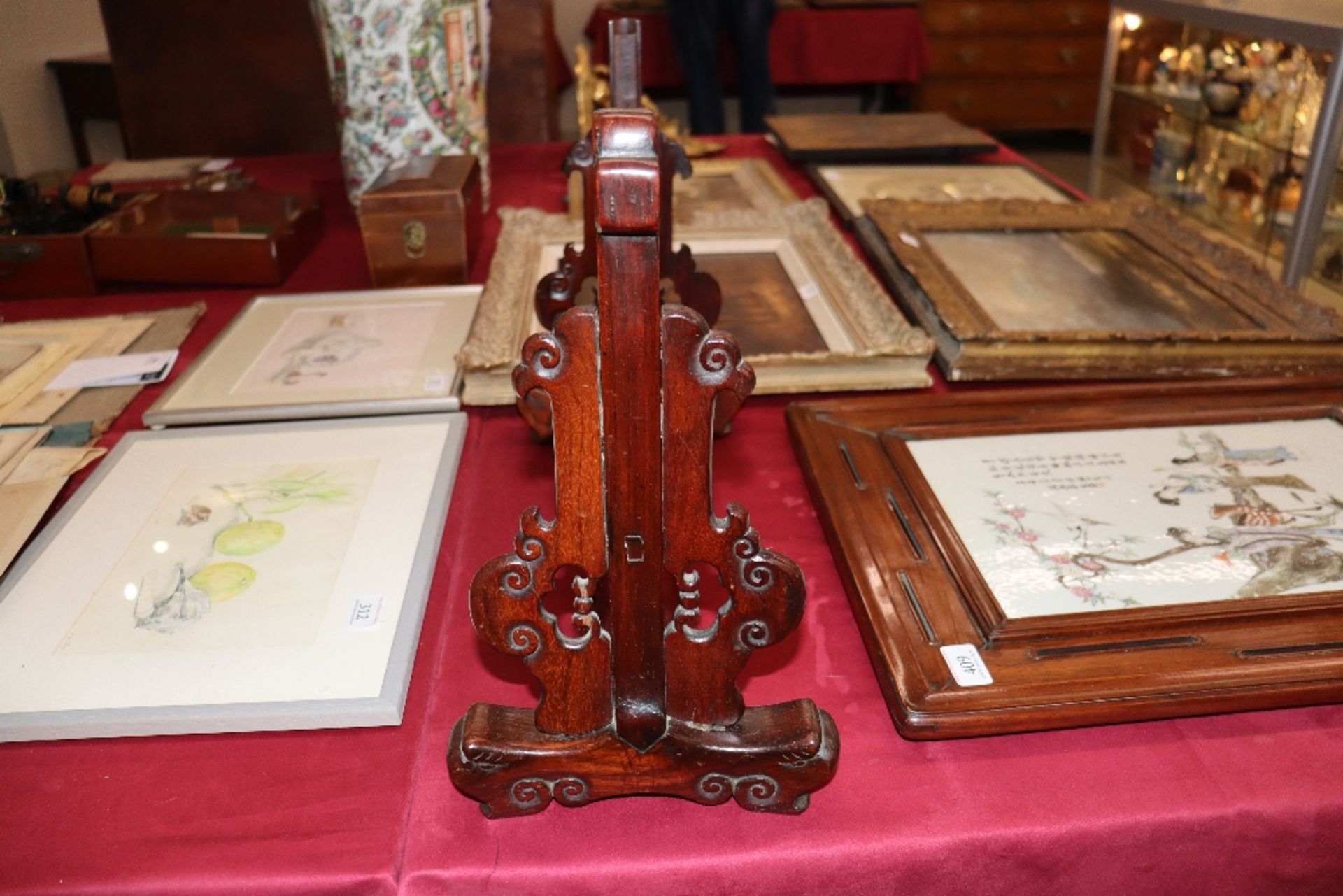 A Chinese hardwood and porcelain table screen, circa 1900, the porcelain panel approx. 39cm x 25.5cm - Image 24 of 26