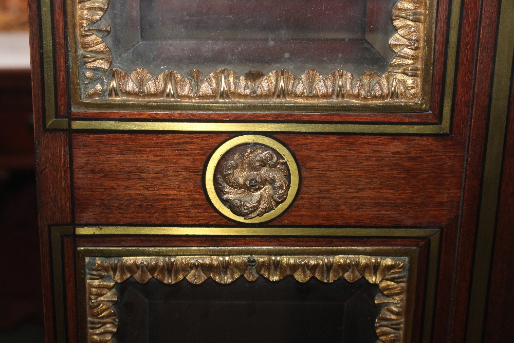 An Edwards & Roberts 19th Century French walnut and ormolu mounted display cabinet of small - Image 21 of 189