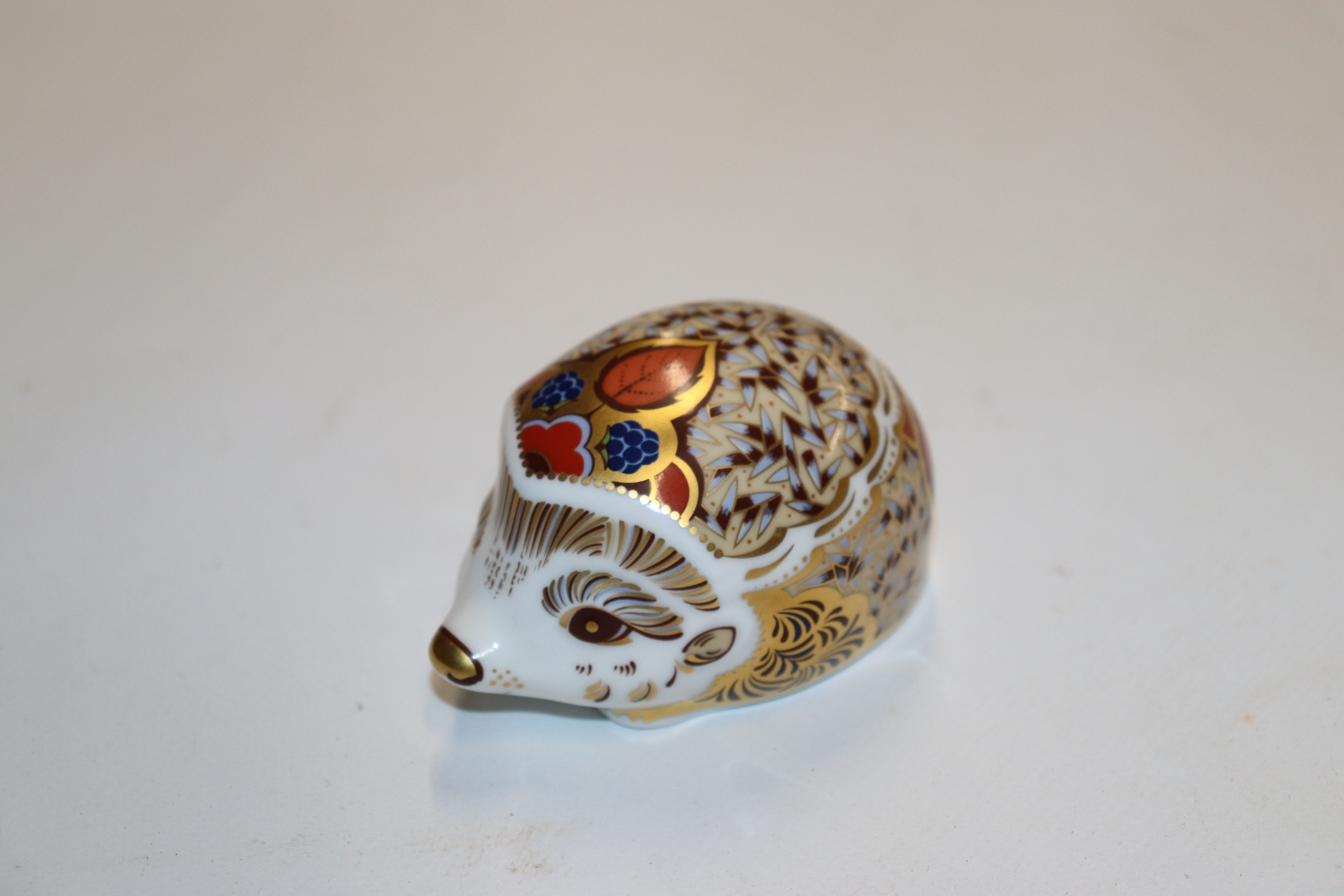 A Royal Crown Derby paperweight, Bramble, in the f - Image 2 of 9