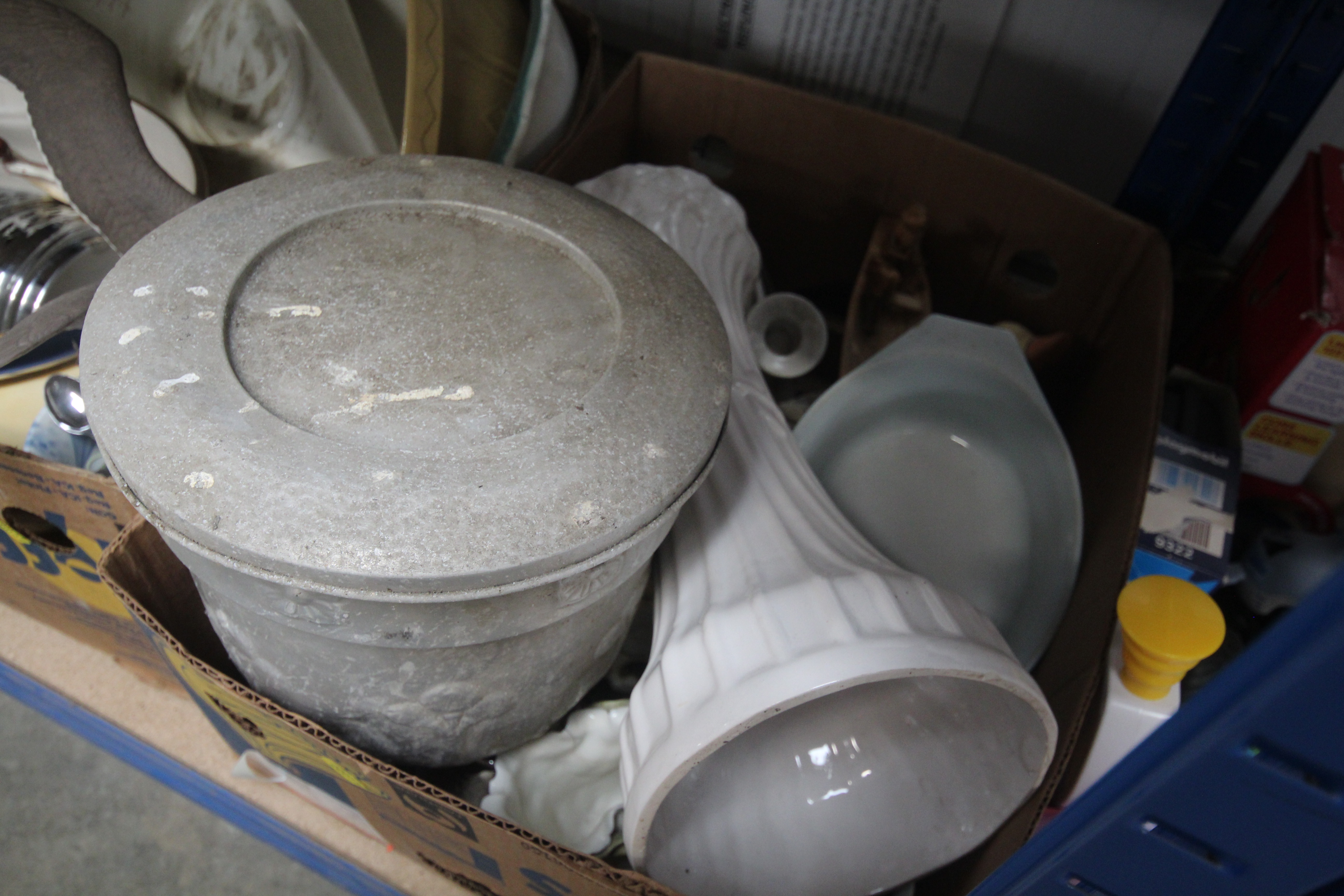 Three boxes of miscellaneous pottery - Image 4 of 4