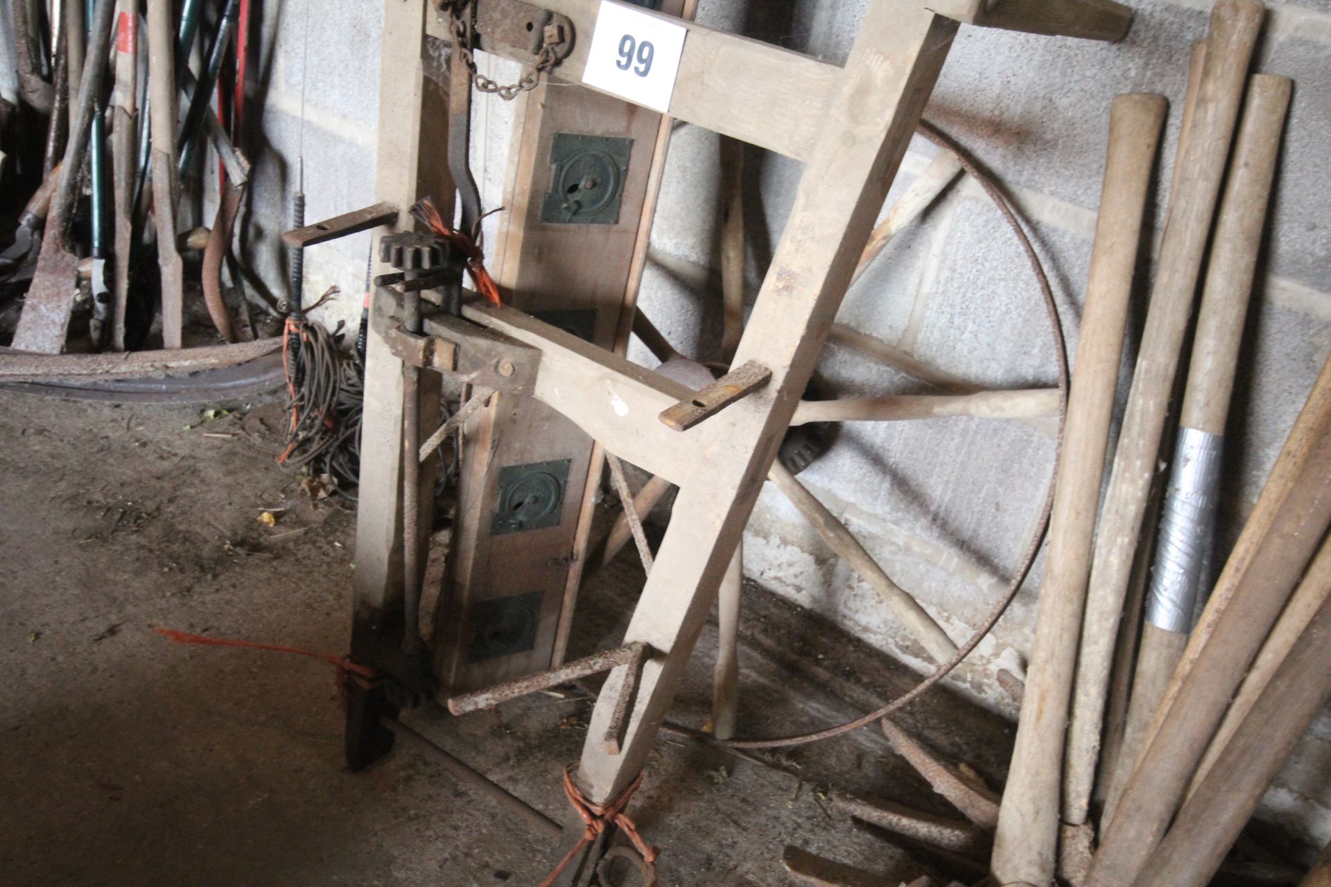 Seed barrow. NO VAT - Image 4 of 4